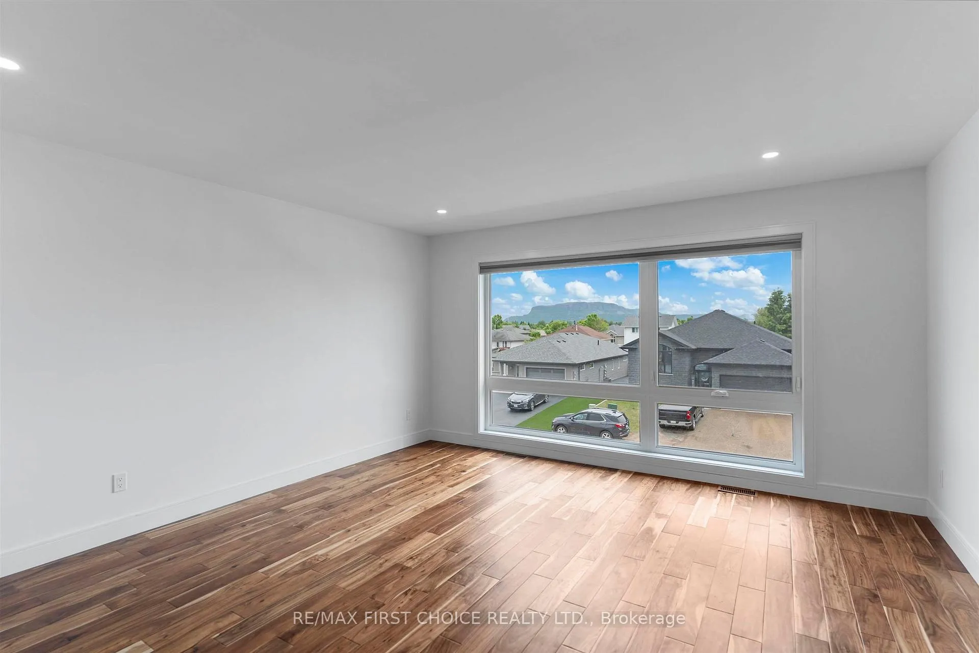 Photo 21 of 433 Muskrat Drive, Thunder Bay, Parkdale — HOMEH