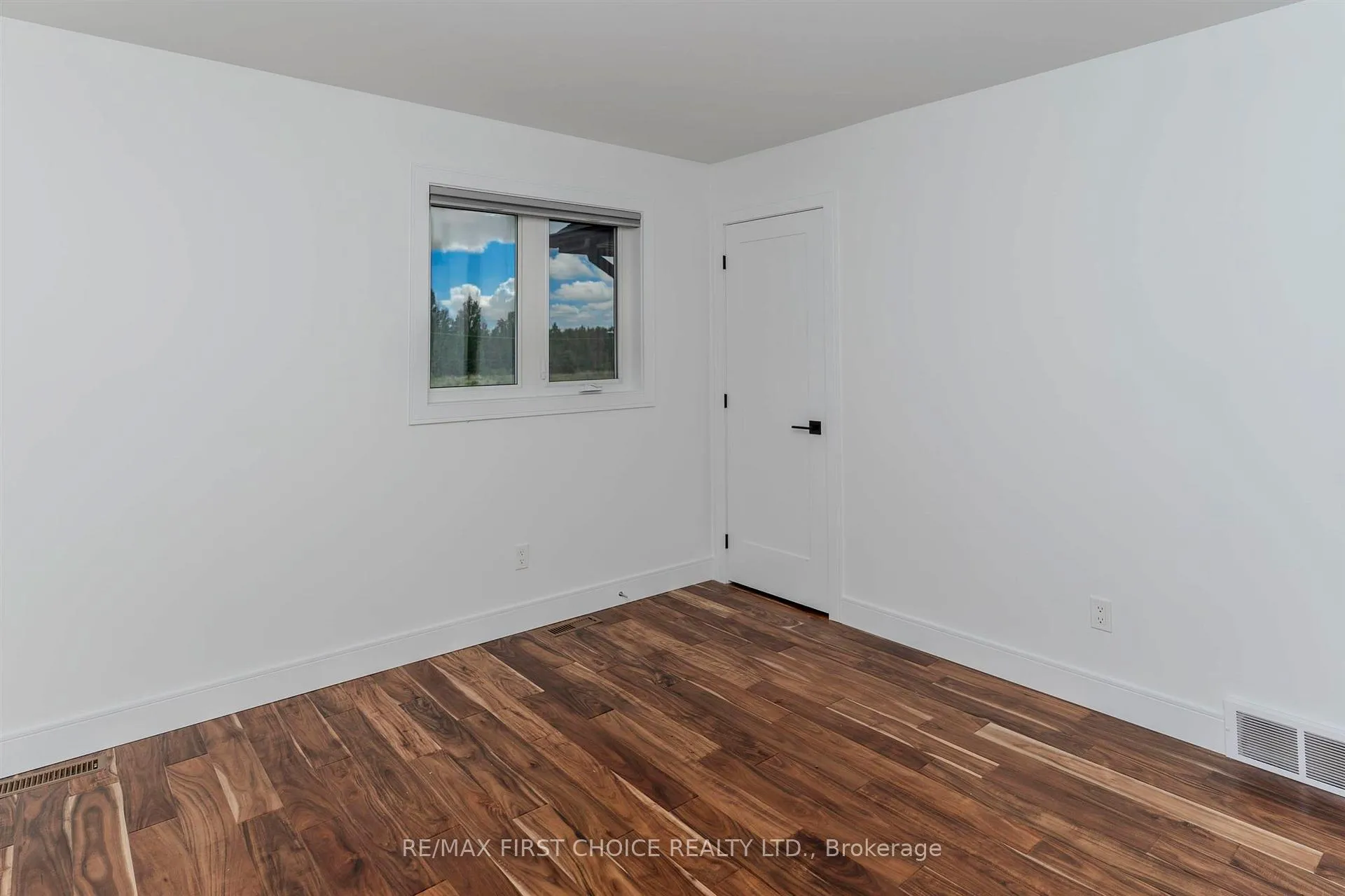Photo 25 of 433 Muskrat Drive, Thunder Bay, Parkdale — HOMEH