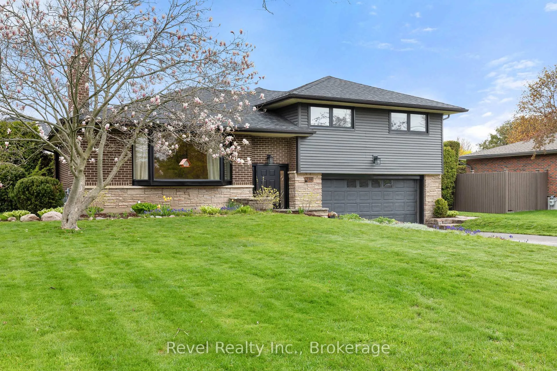 Photo 2 of 336 Meadow Street, Oshawa, Kedron — HOMEH