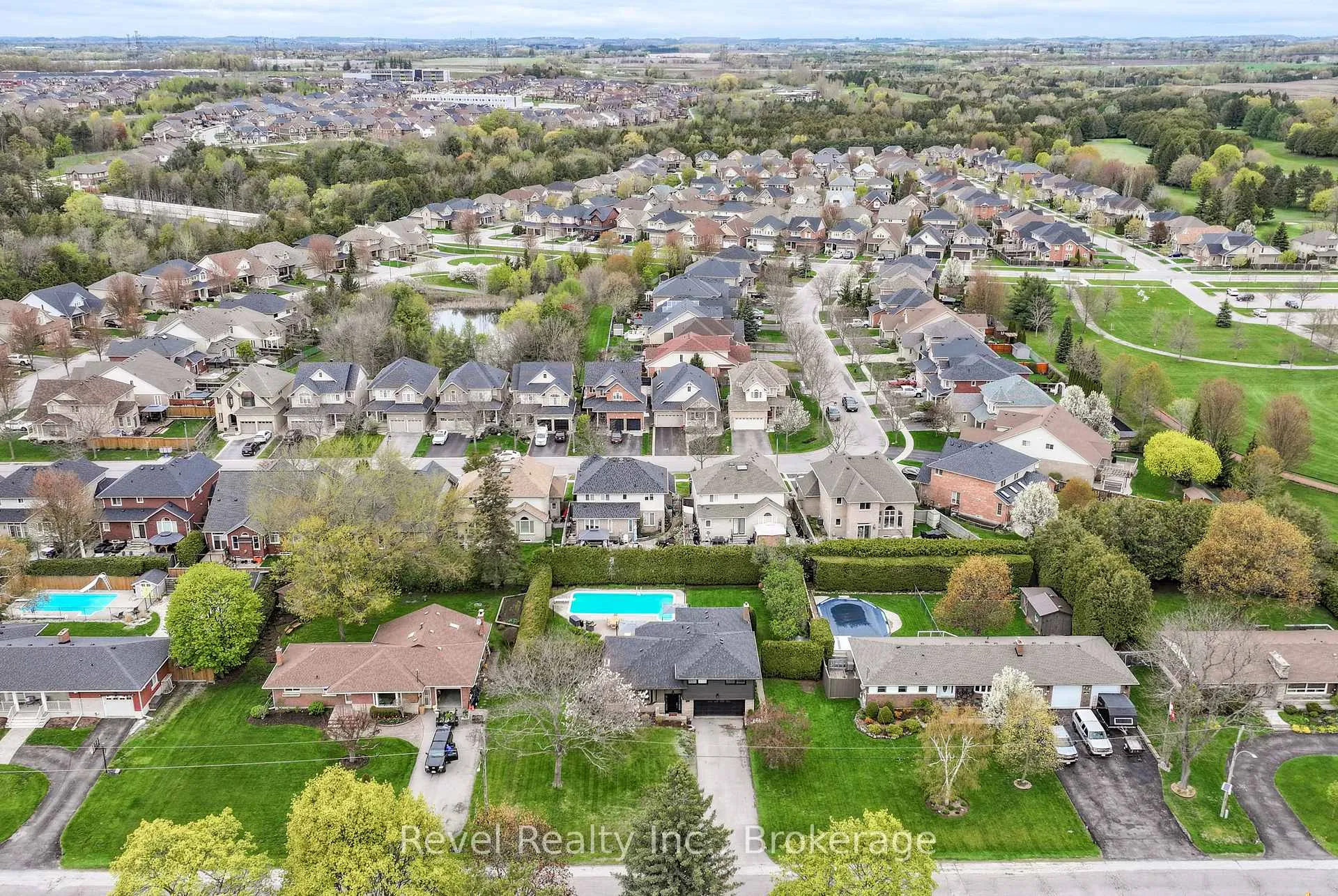 Photo 4 of 336 Meadow Street, Oshawa, Kedron — HOMEH