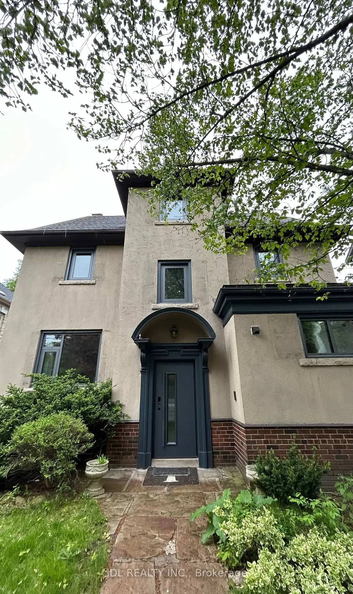 Front of Unit Bsmt, 19 Glengrove Ave E