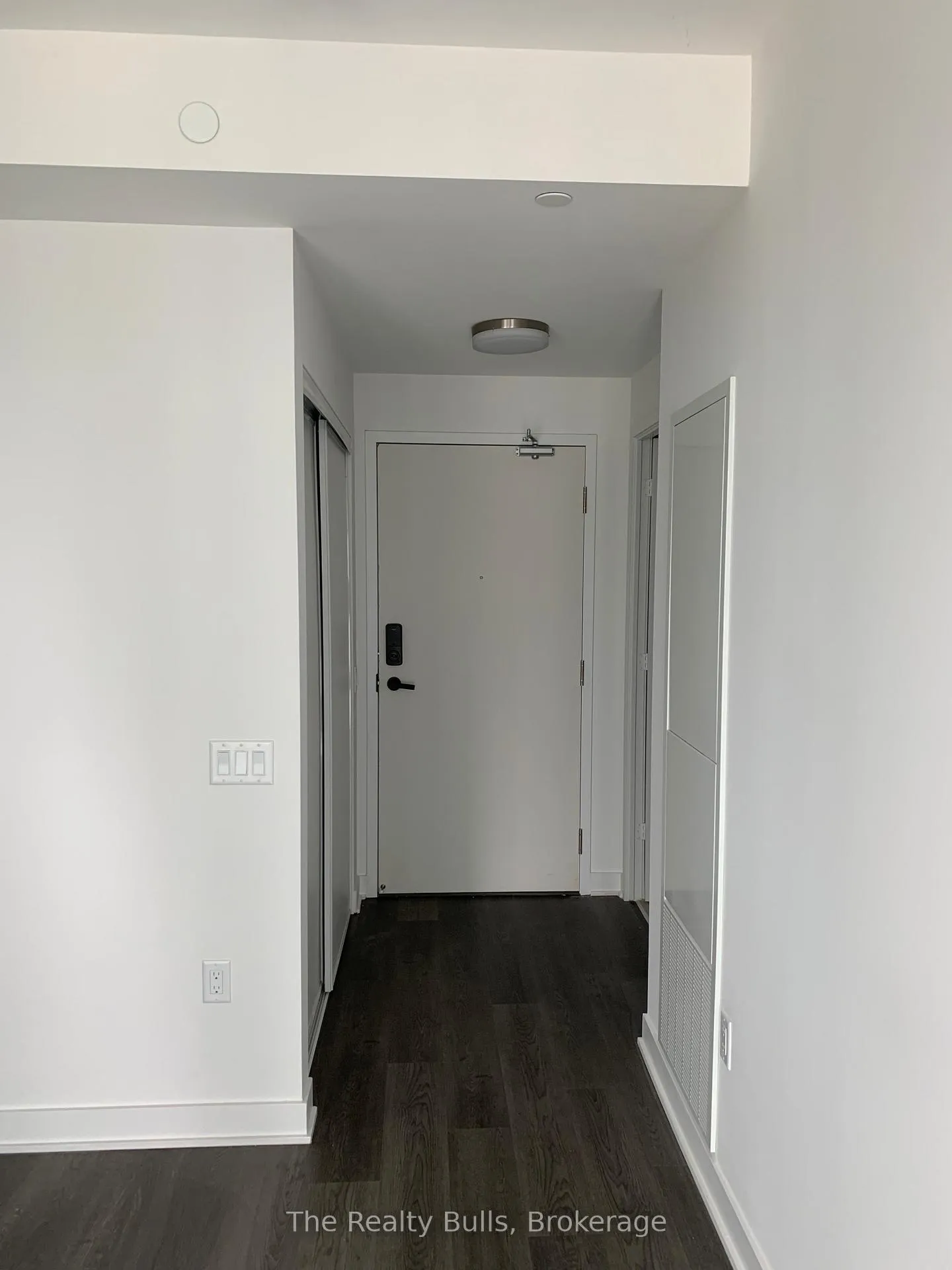 Photo 8 of Unit 1610, 3900 Conferderation Parkway, Mississauga, City Centre — HOMEH