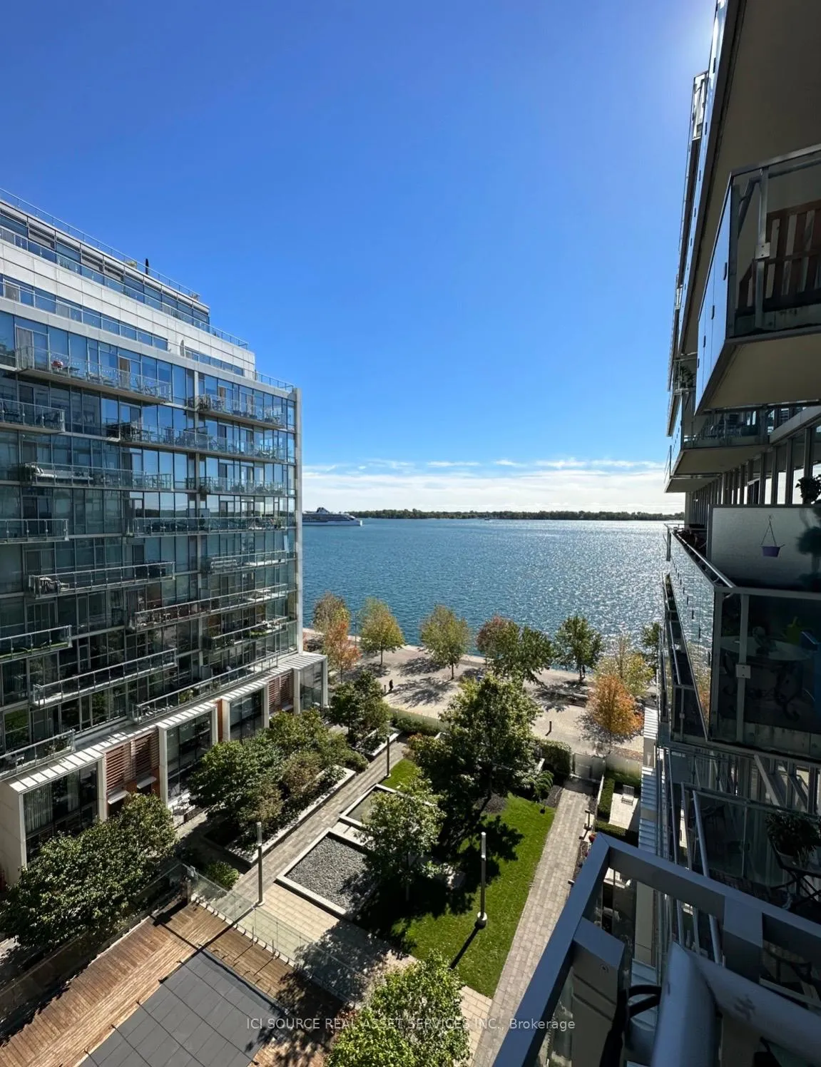 Photo 4 of Unit 710, 29 Queens Quay E, Toronto, Waterfront Communities — HOMEH