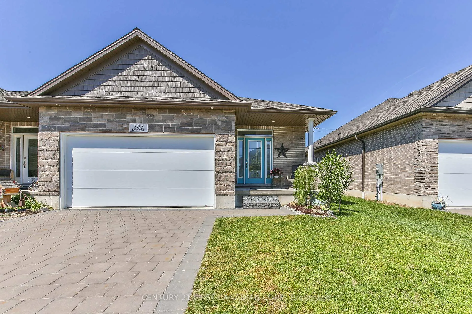 Photo of 283 Boyd Boulevard