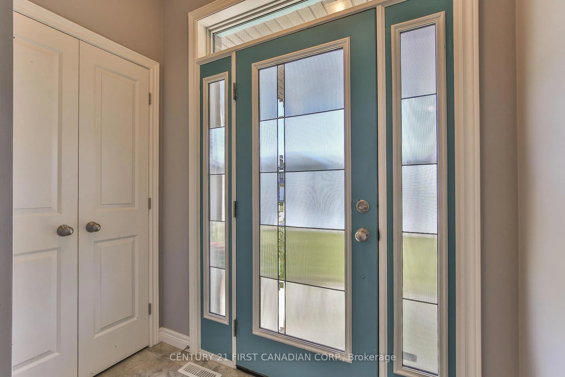 Photo 4 of 283 Boyd Boulevard, Zorra, Thamesford — HOMEH