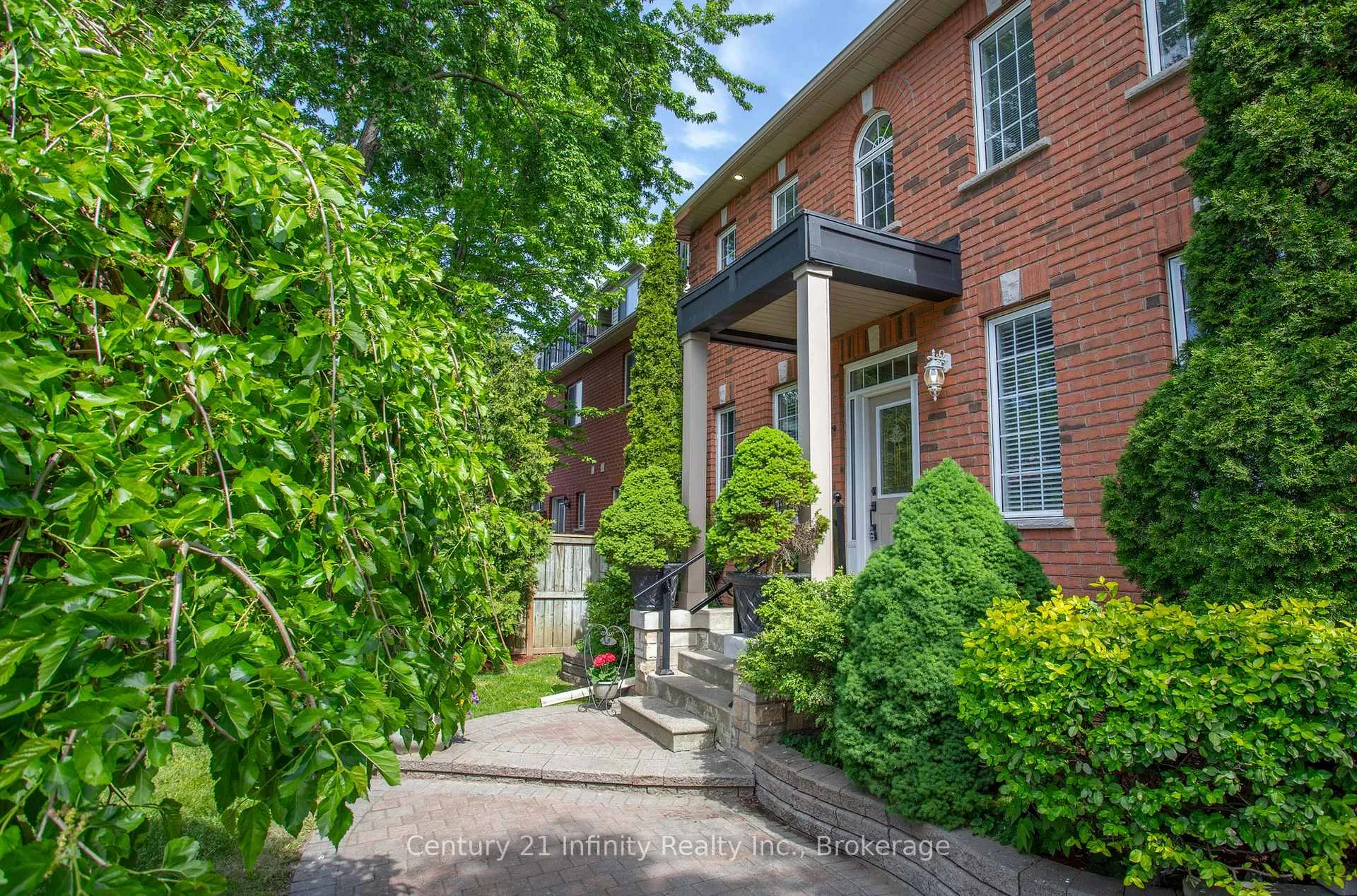 Photo 2 of 1000 Riverview Crescent, Pickering, Rougemount — HOMEH