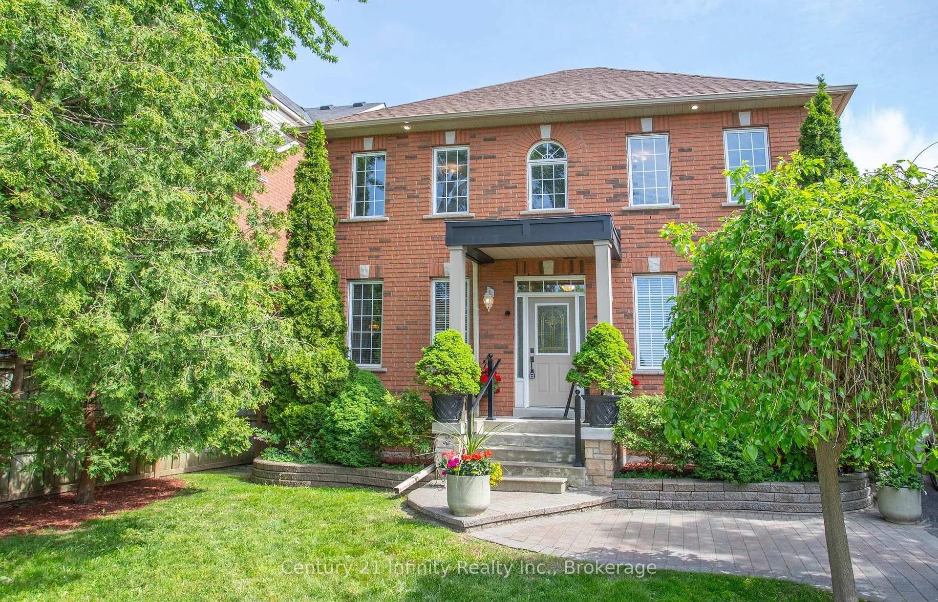 Photo 3 of 1000 Riverview Crescent, Pickering, Rougemount — HOMEH