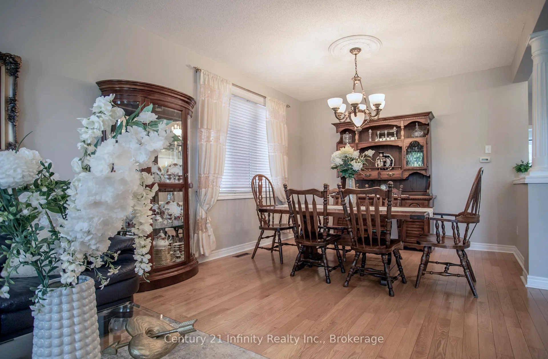 Photo 10 of 1000 Riverview Crescent, Pickering, Rougemount — HOMEH