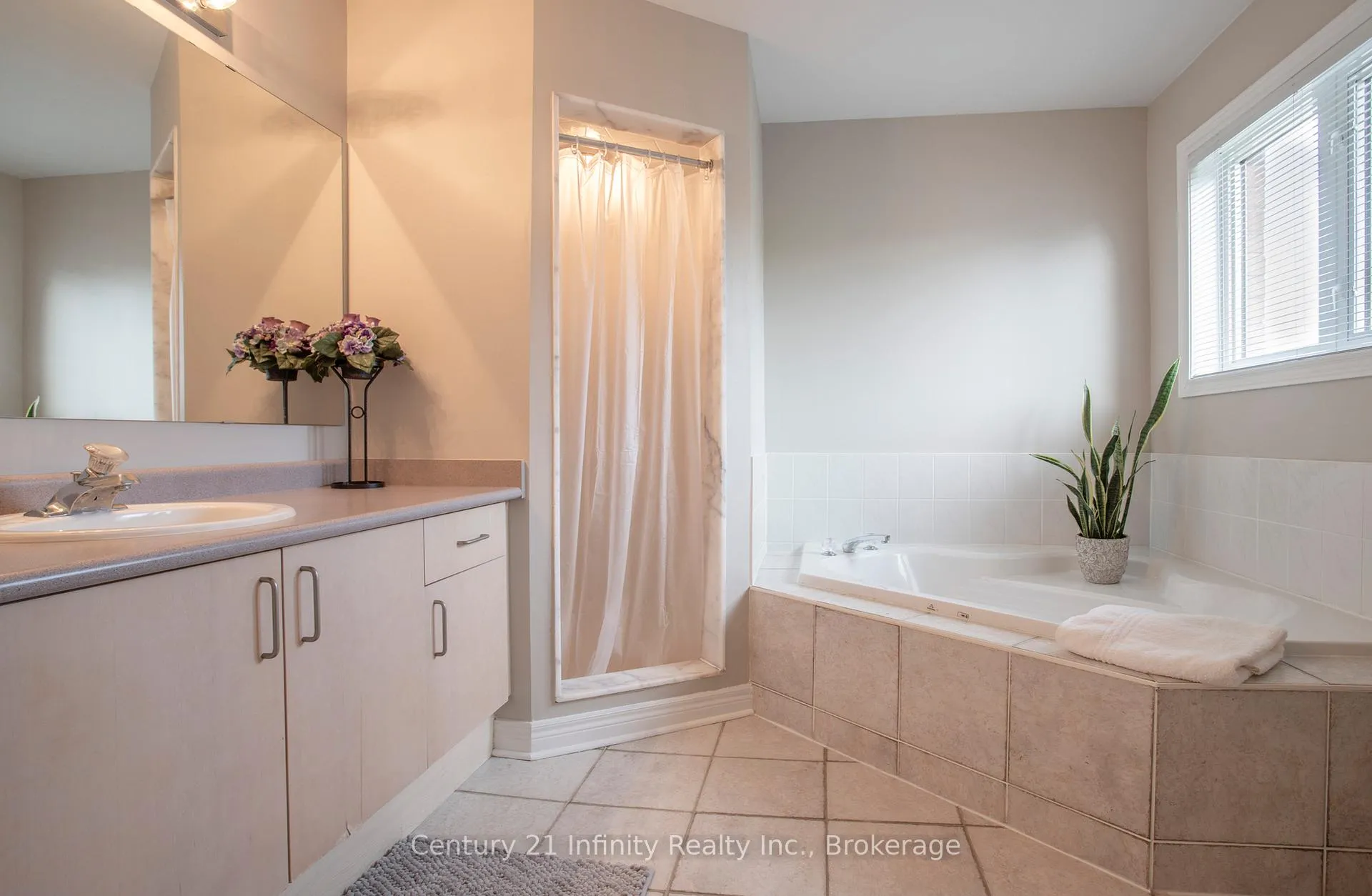 Photo 30 of 1000 Riverview Crescent, Pickering, Rougemount — HOMEH
