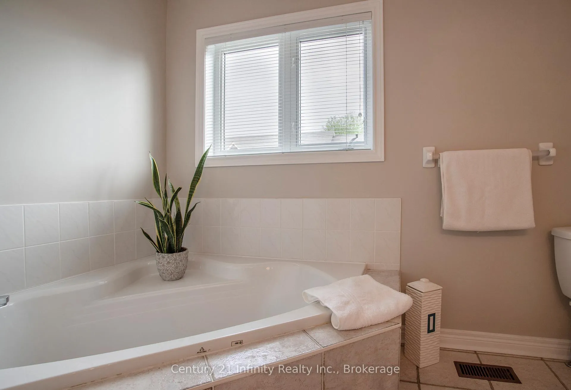 Photo 31 of 1000 Riverview Crescent, Pickering, Rougemount — HOMEH