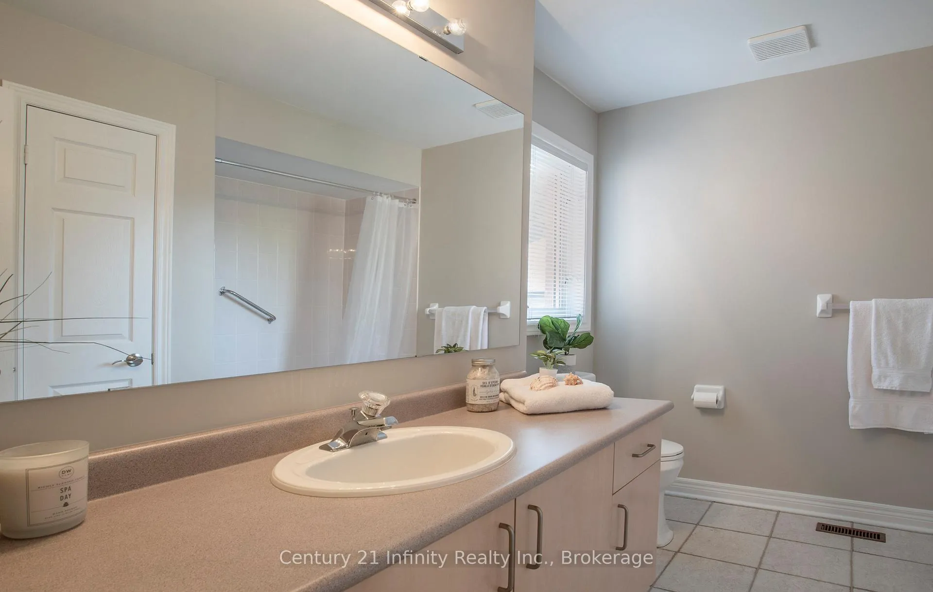 Photo 35 of 1000 Riverview Crescent, Pickering, Rougemount — HOMEH