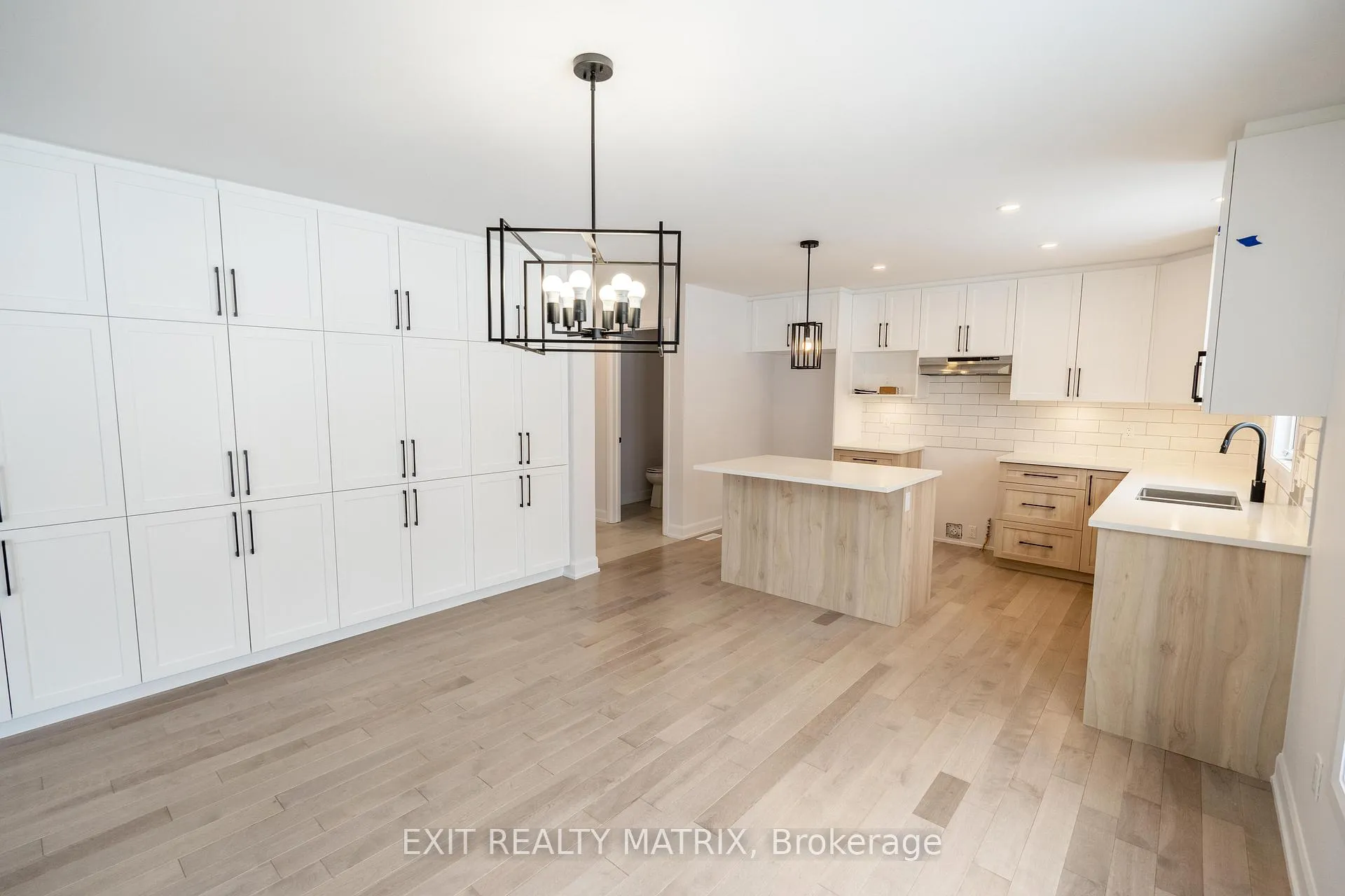 Photo 2 of 1408 Caroline Court, Cornwall — HOMEH