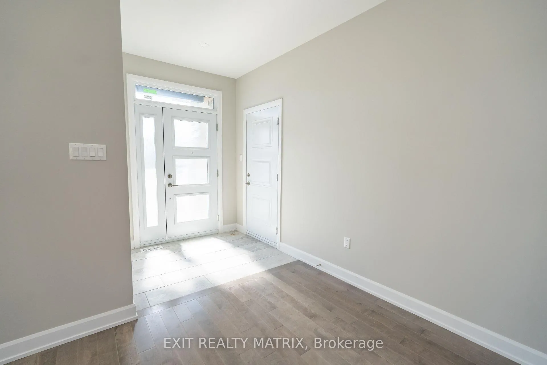 Photo 2 of 1412 Caroline Court, Cornwall — HOMEH