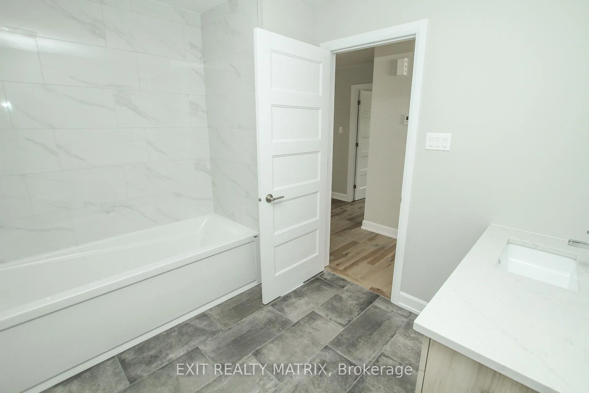 Photo 10 of 1412 Caroline Court, Cornwall — HOMEH