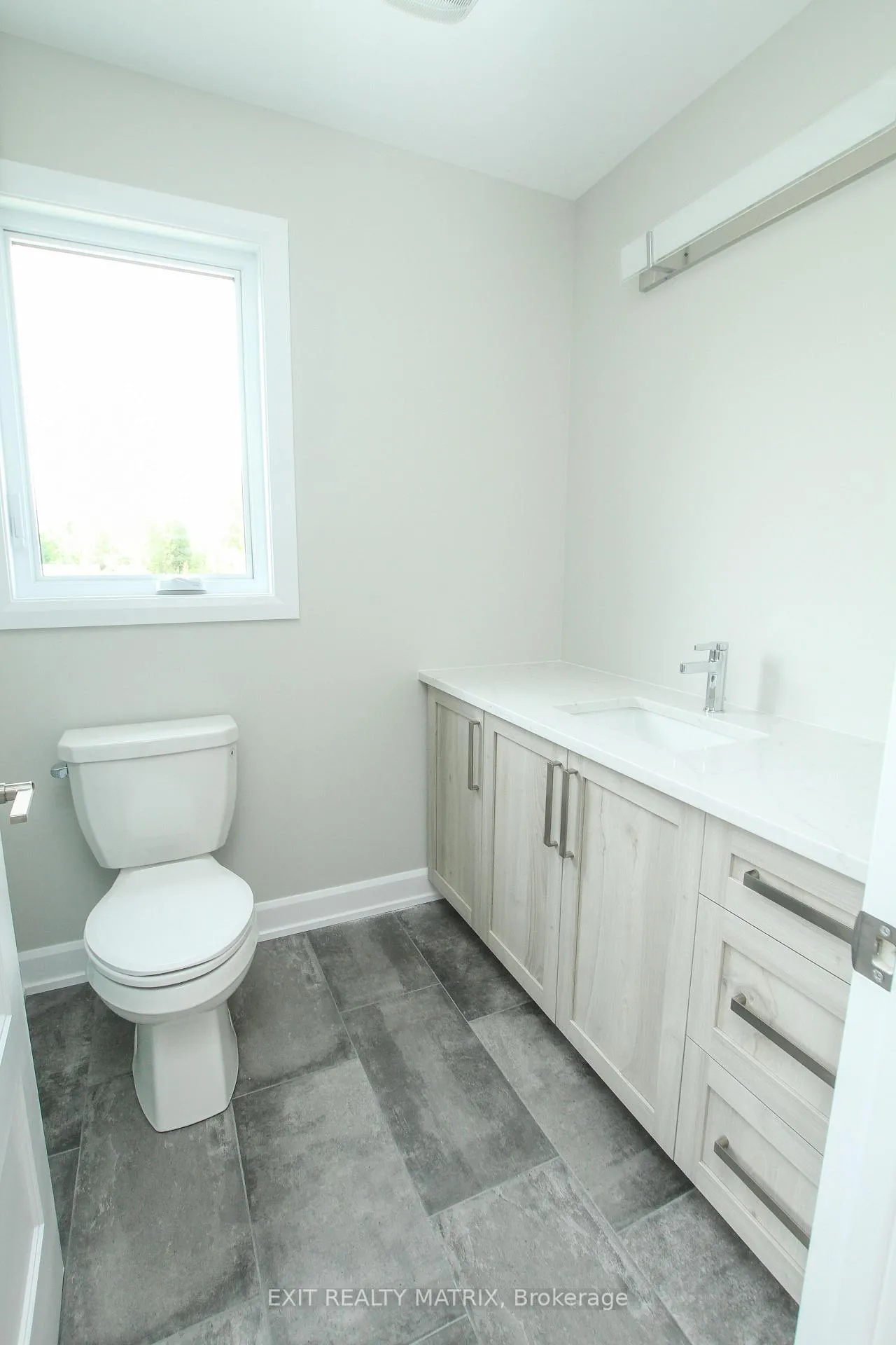 Photo 14 of 1412 Caroline Court, Cornwall — HOMEH