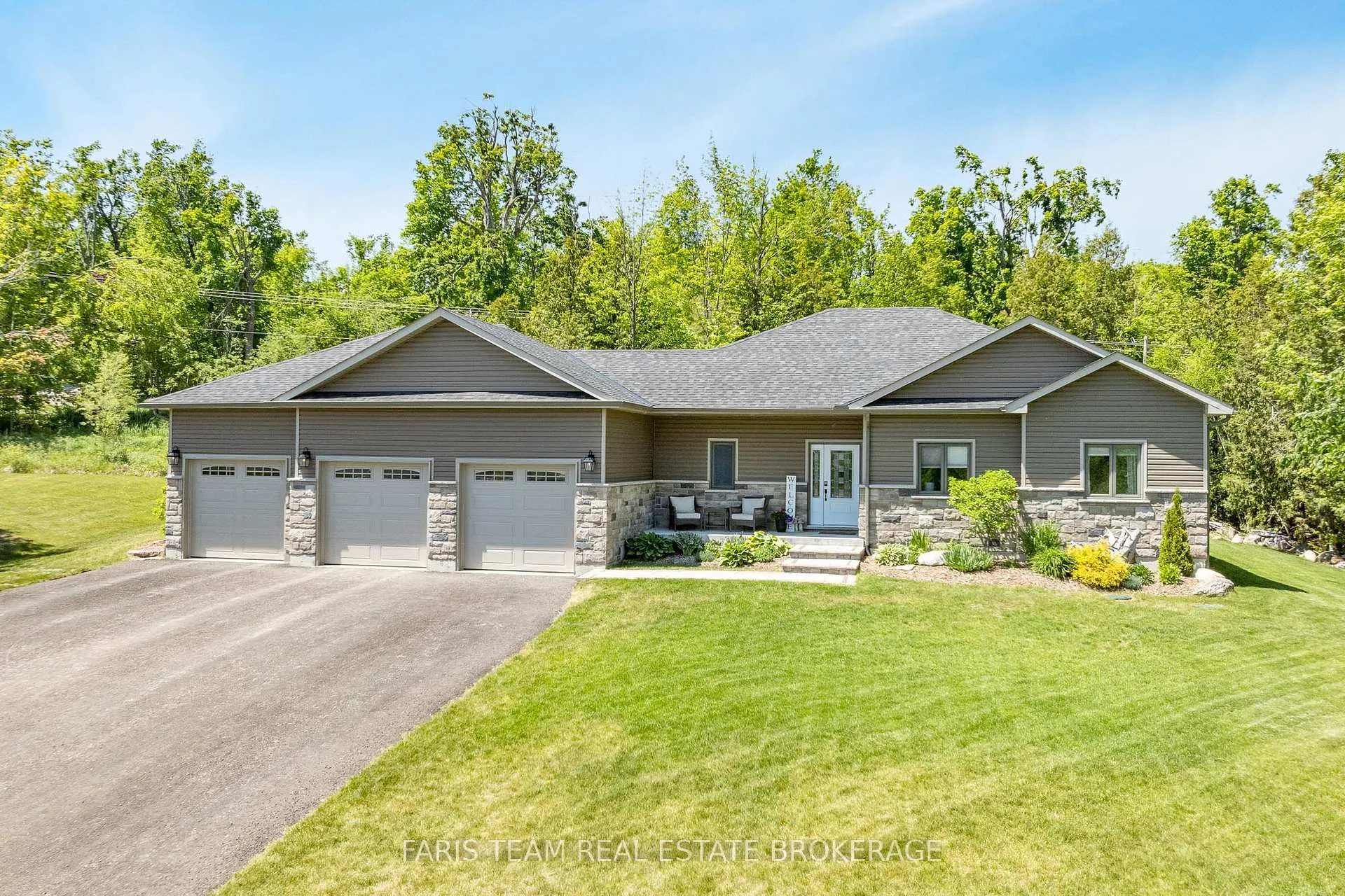 Photo 1 of 44 Bachly Avenue, Oro-Medonte, Moonstone — HOMEH