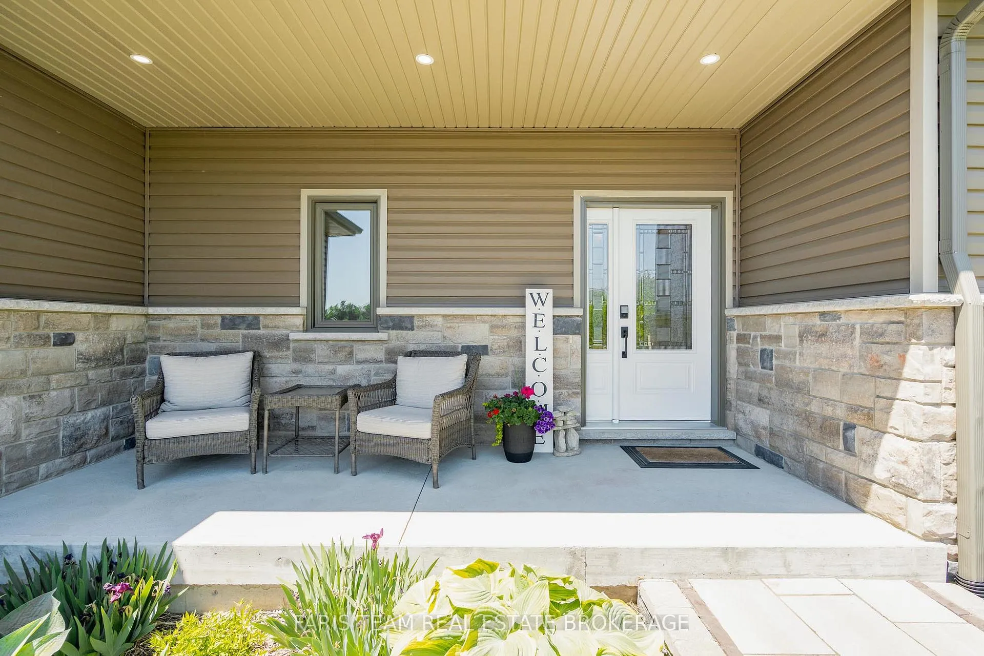 Photo 4 of 44 Bachly Avenue, Oro-Medonte, Moonstone — HOMEH