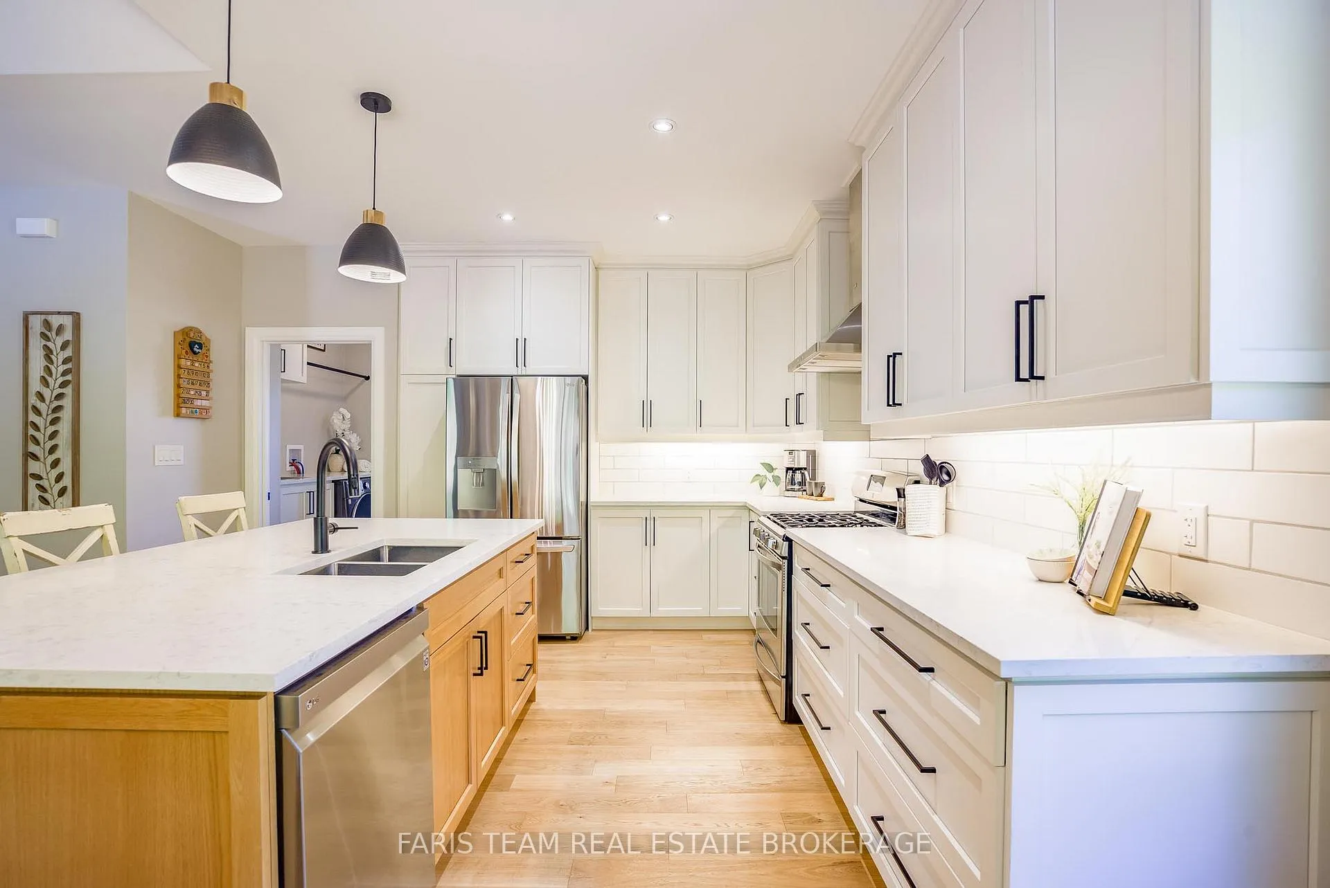 Photo 7 of 44 Bachly Avenue, Oro-Medonte, Moonstone — HOMEH