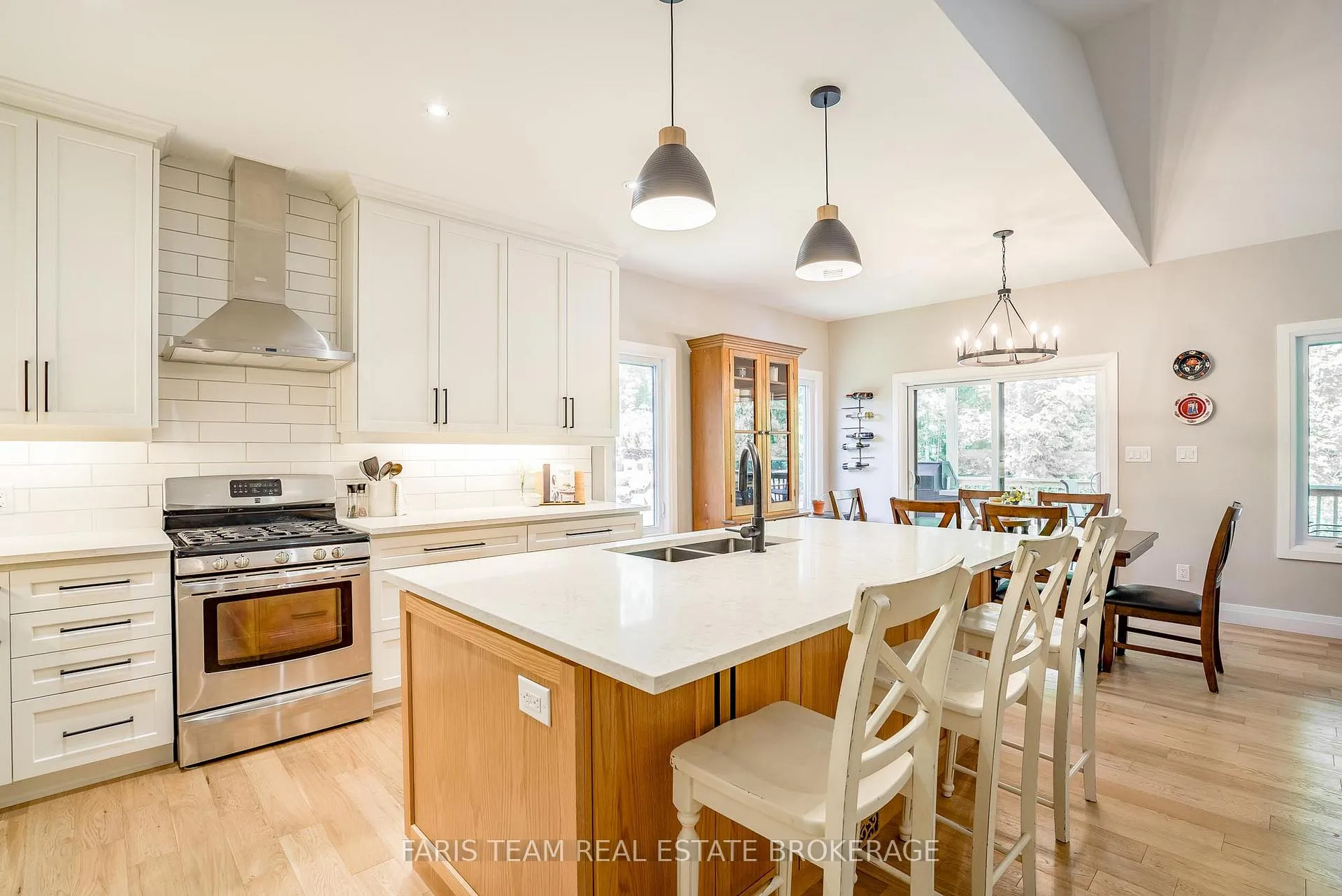Photo 10 of 44 Bachly Avenue, Oro-Medonte, Moonstone — HOMEH