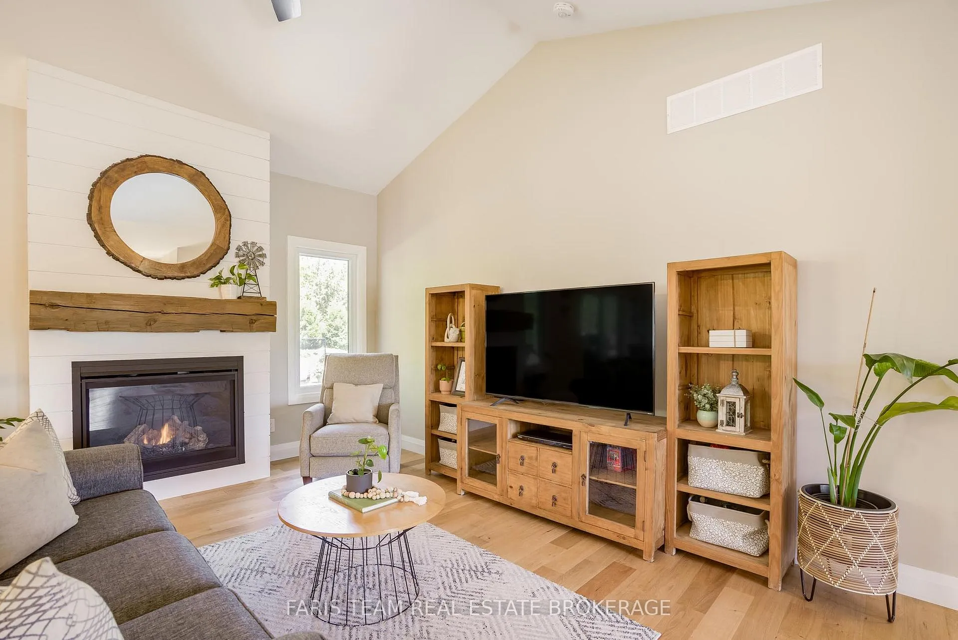 Photo 16 of 44 Bachly Avenue, Oro-Medonte, Moonstone — HOMEH