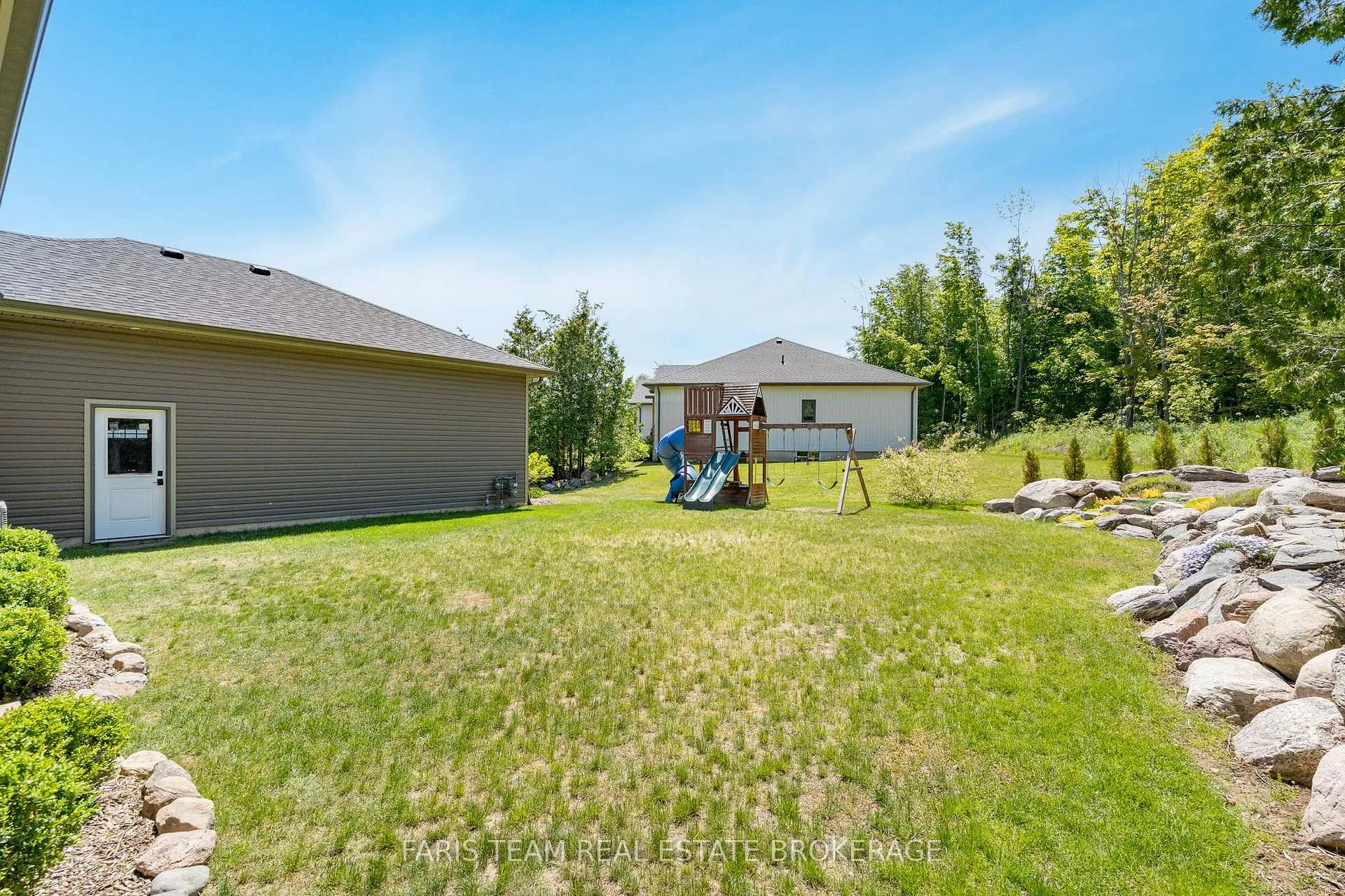 Photo 32 of 44 Bachly Avenue, Oro-Medonte, Moonstone — HOMEH