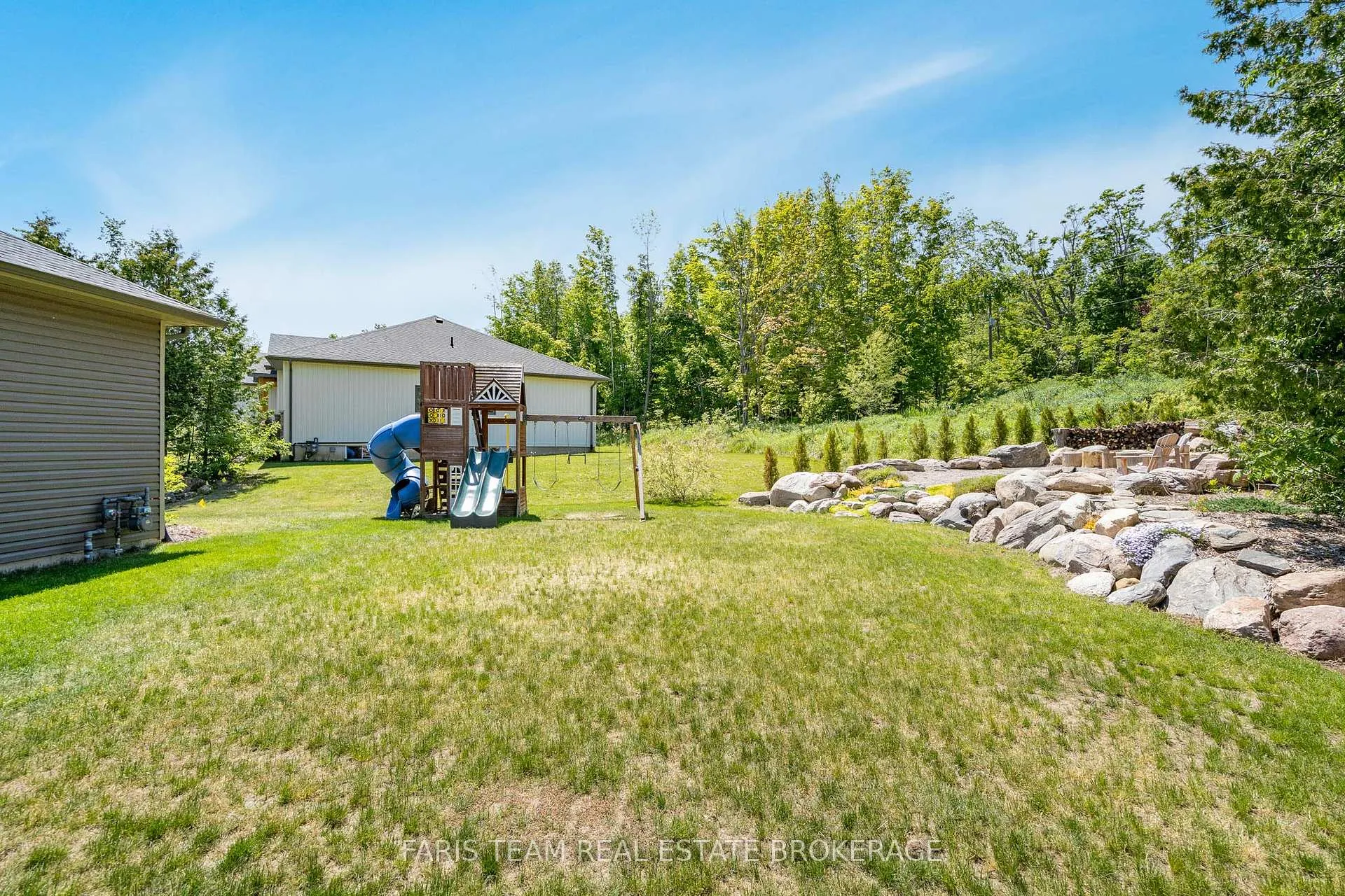 Photo 33 of 44 Bachly Avenue, Oro-Medonte, Moonstone — HOMEH