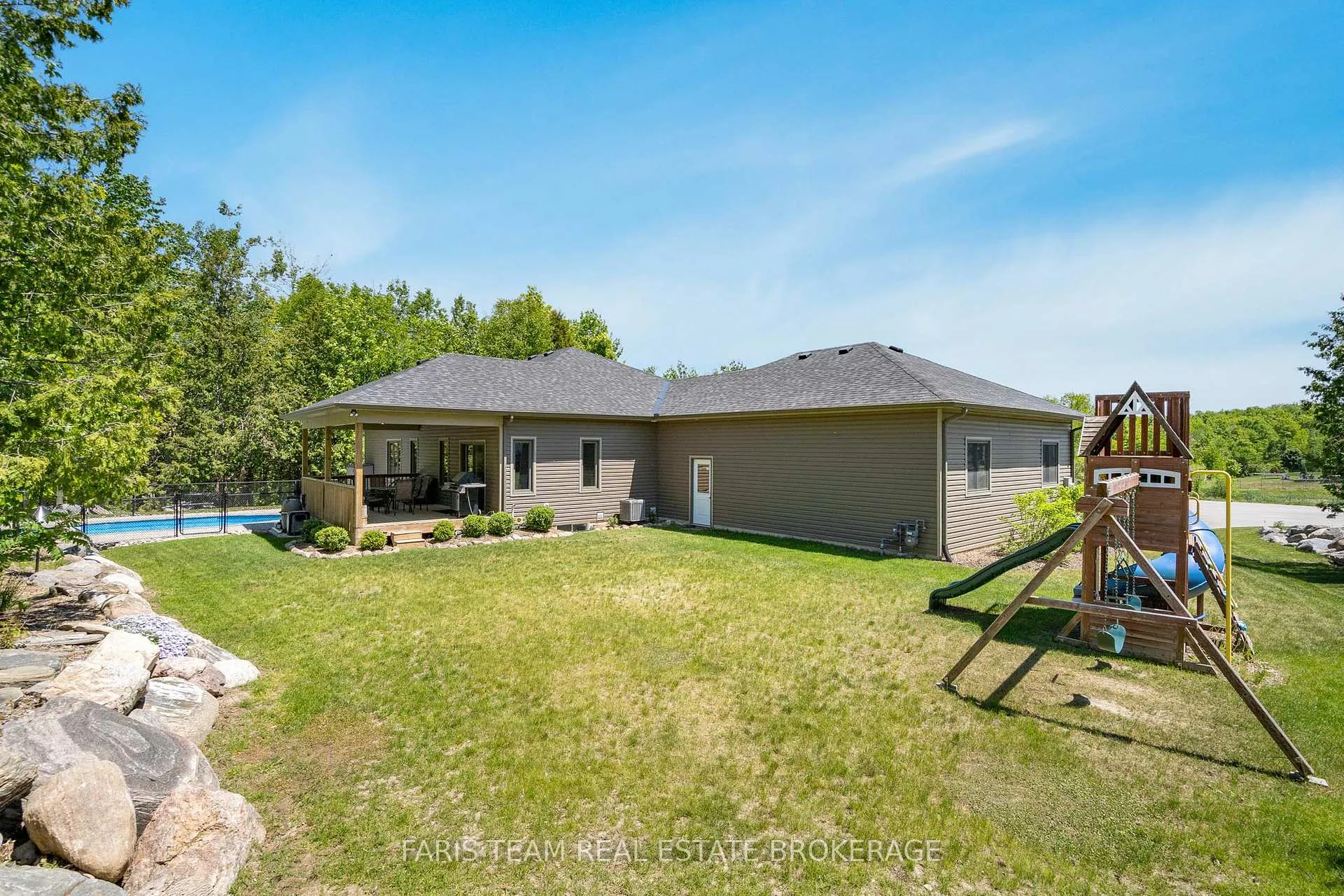 Photo 36 of 44 Bachly Avenue, Oro-Medonte, Moonstone — HOMEH