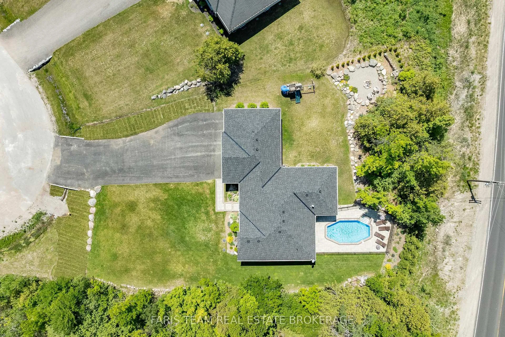 Photo 37 of 44 Bachly Avenue, Oro-Medonte, Moonstone — HOMEH