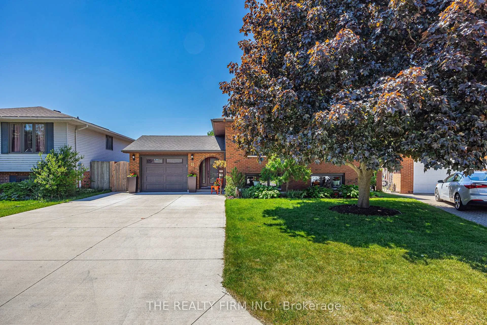 Photo 2 of 11 Brennan Drive, Strathroy-Caradoc, NW — HOMEH