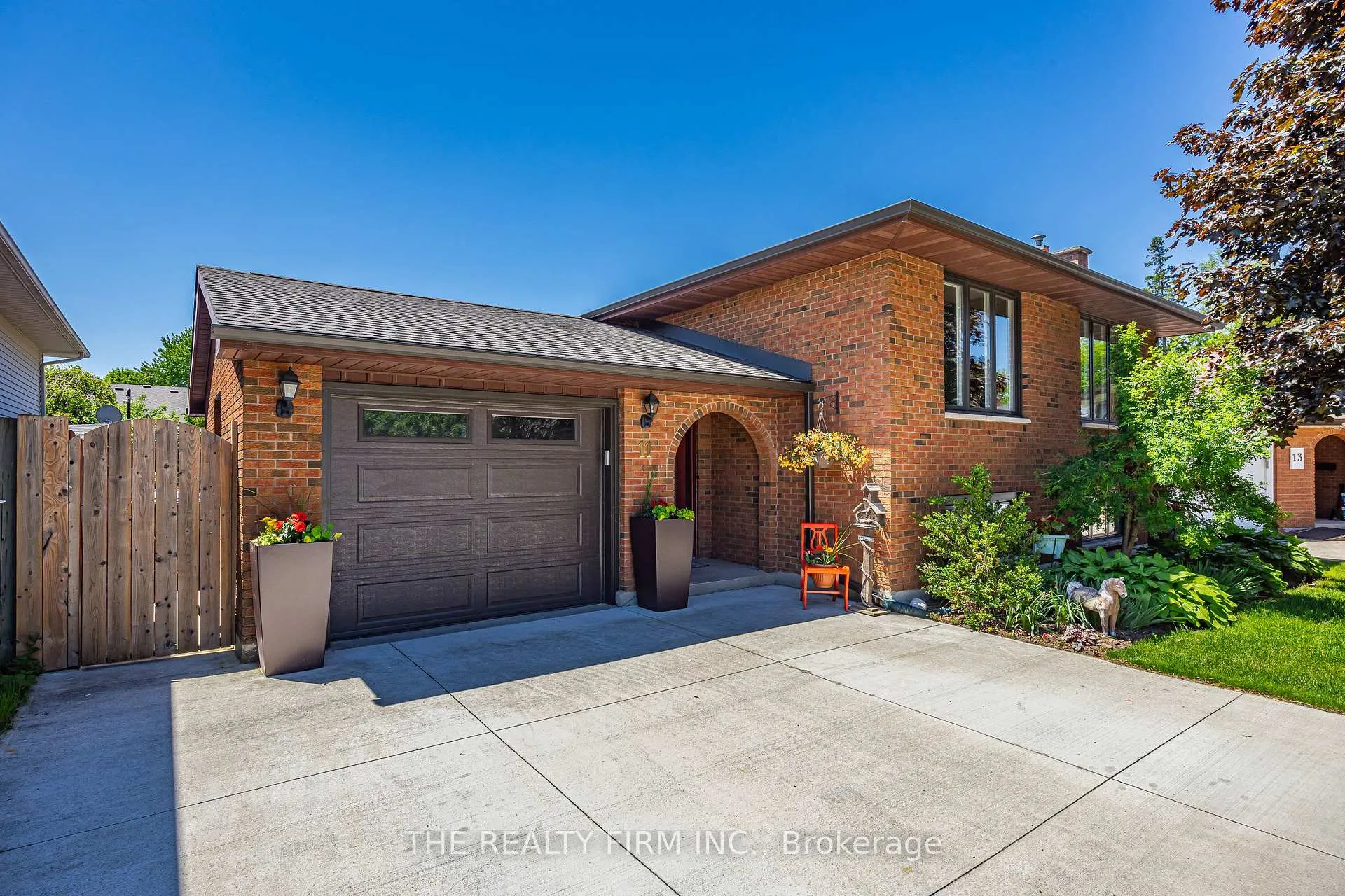 Photo 3 of 11 Brennan Drive, Strathroy-Caradoc, NW — HOMEH