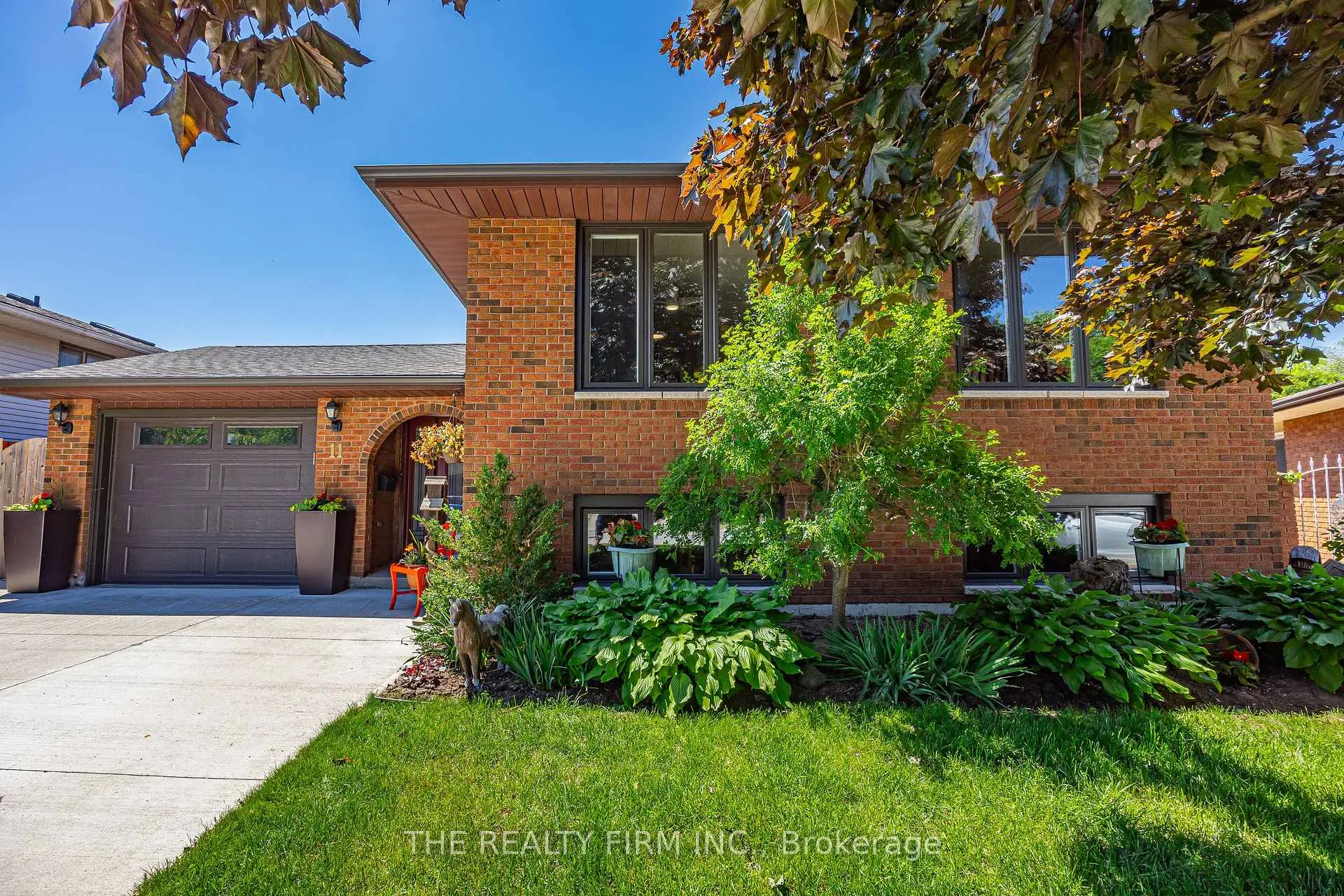 Photo 4 of 11 Brennan Drive, Strathroy-Caradoc, NW — HOMEH