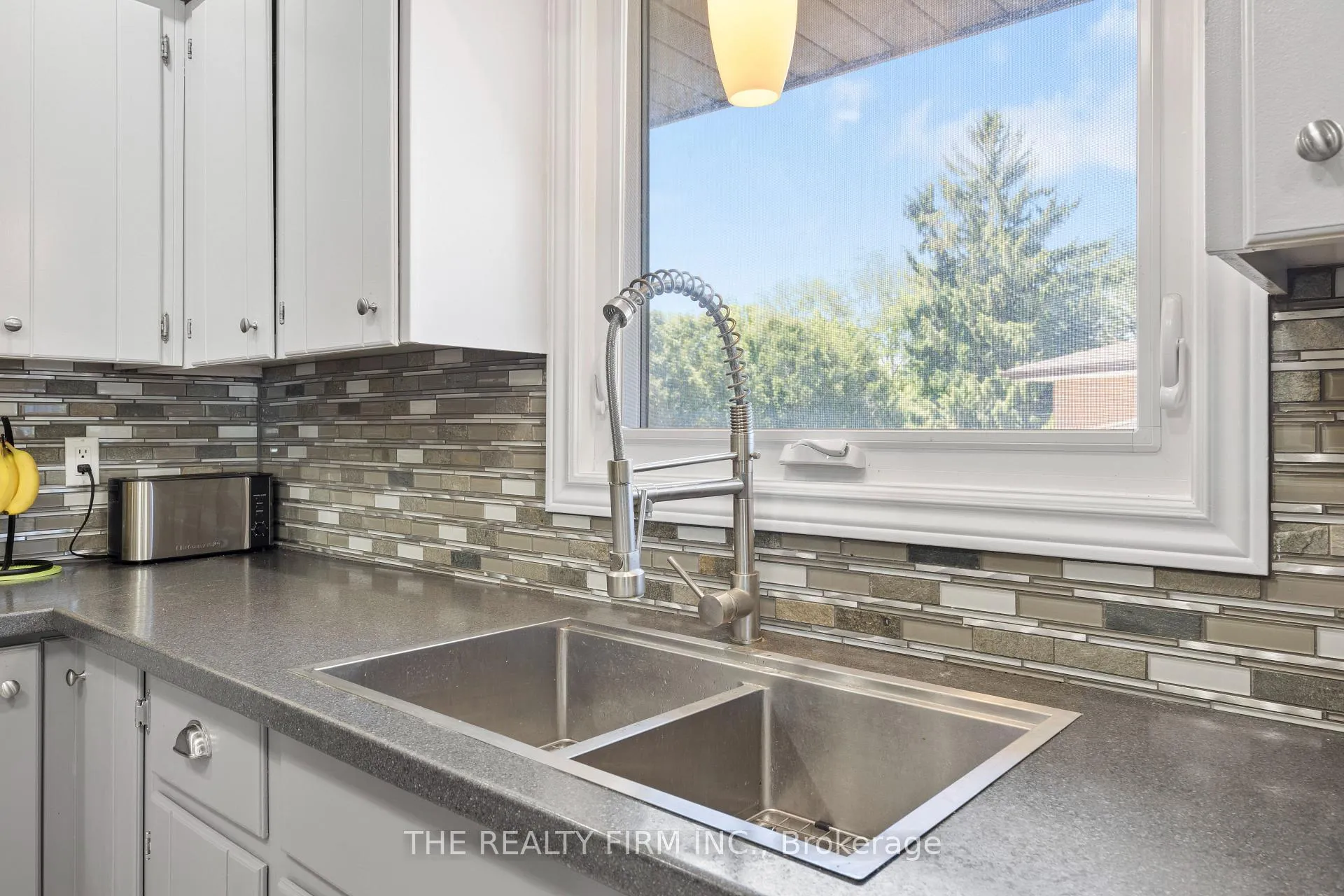 Photo 19 of 11 Brennan Drive, Strathroy-Caradoc, NW — HOMEH