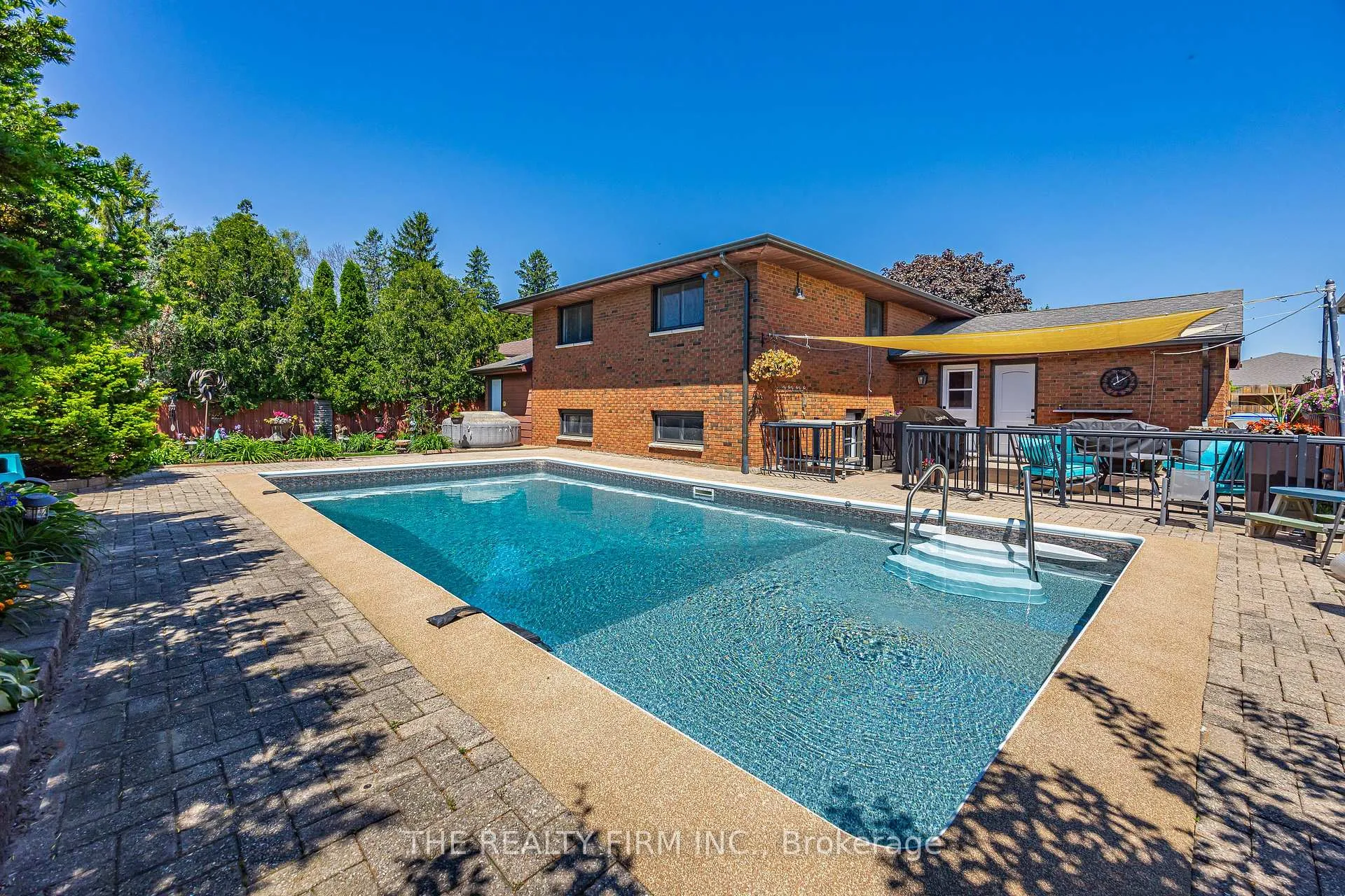 Photo 42 of 11 Brennan Drive, Strathroy-Caradoc, NW — HOMEH