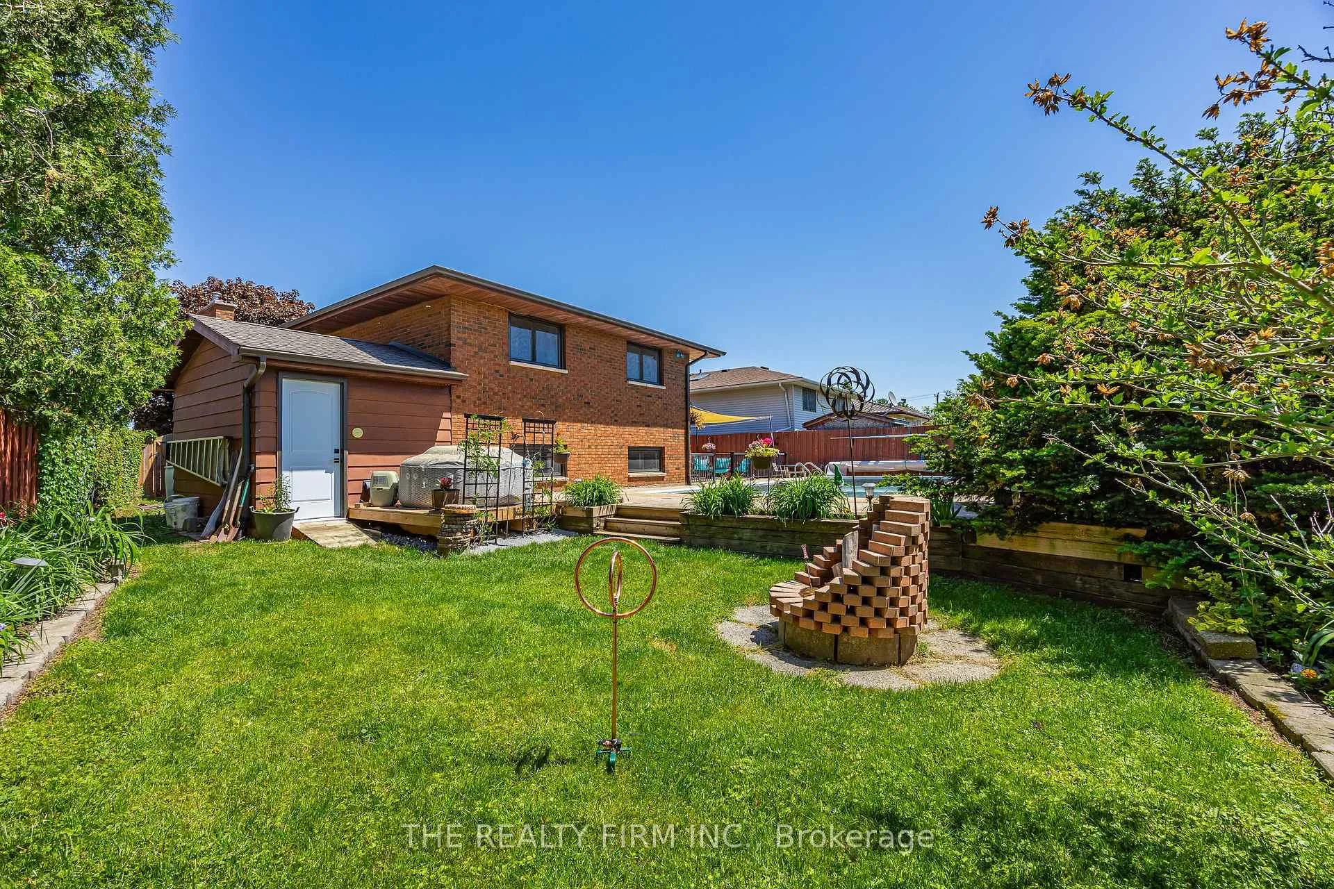 Photo 47 of 11 Brennan Drive, Strathroy-Caradoc, NW — HOMEH