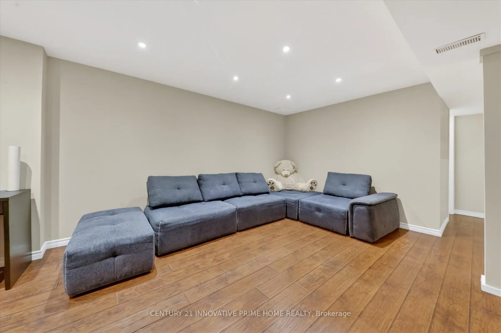 Photo 38 of 76 Anita Drive, Markham, Village Green-South Unionville — HOMEH