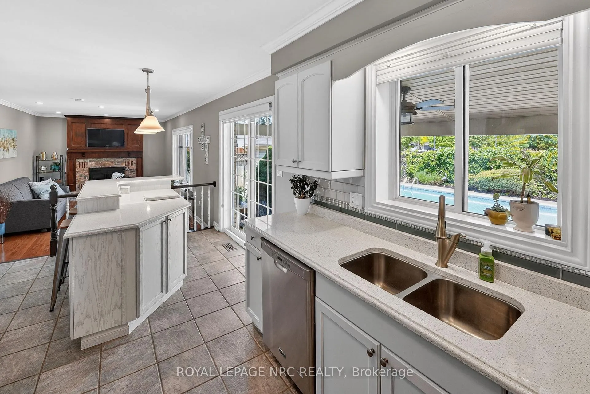Photo 10 of 4 Bolger Drive, St. Catharines, Lakeport — HOMEH