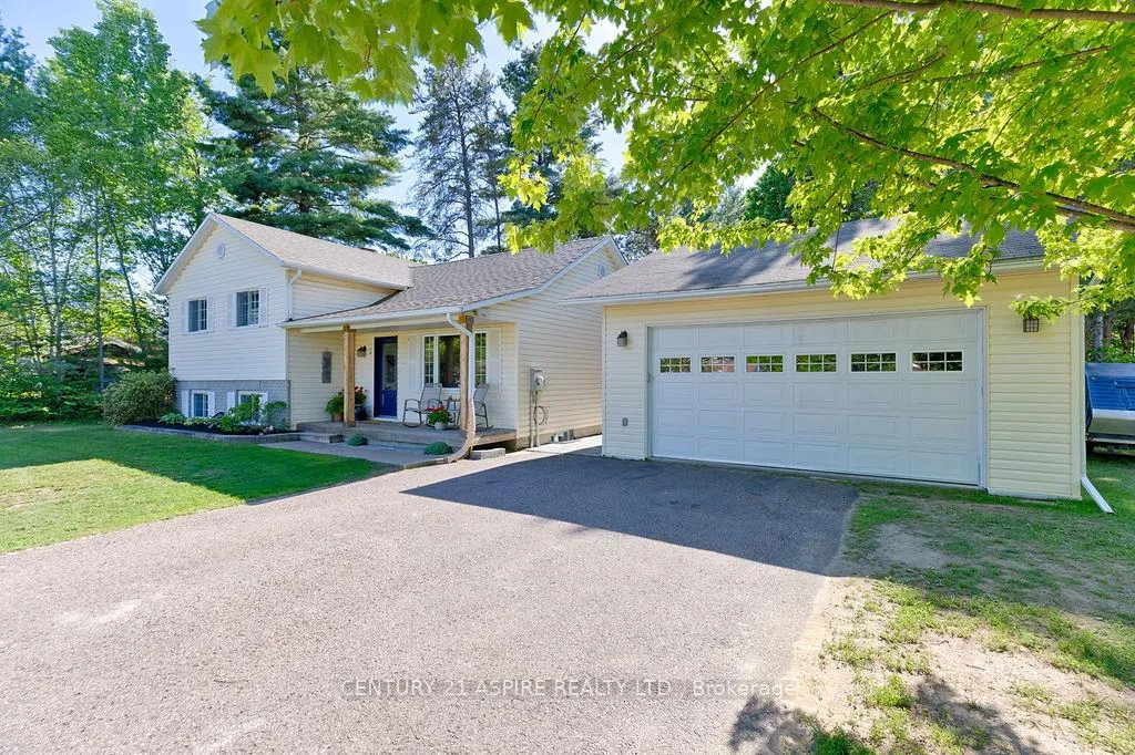Photo 2 of 3 Dennis Crescent, Petawawa — HOMEH