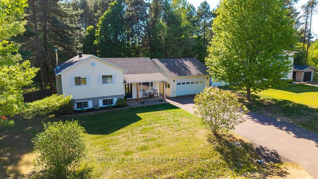 Photo 3 of 3 Dennis Crescent, Petawawa — HOMEH