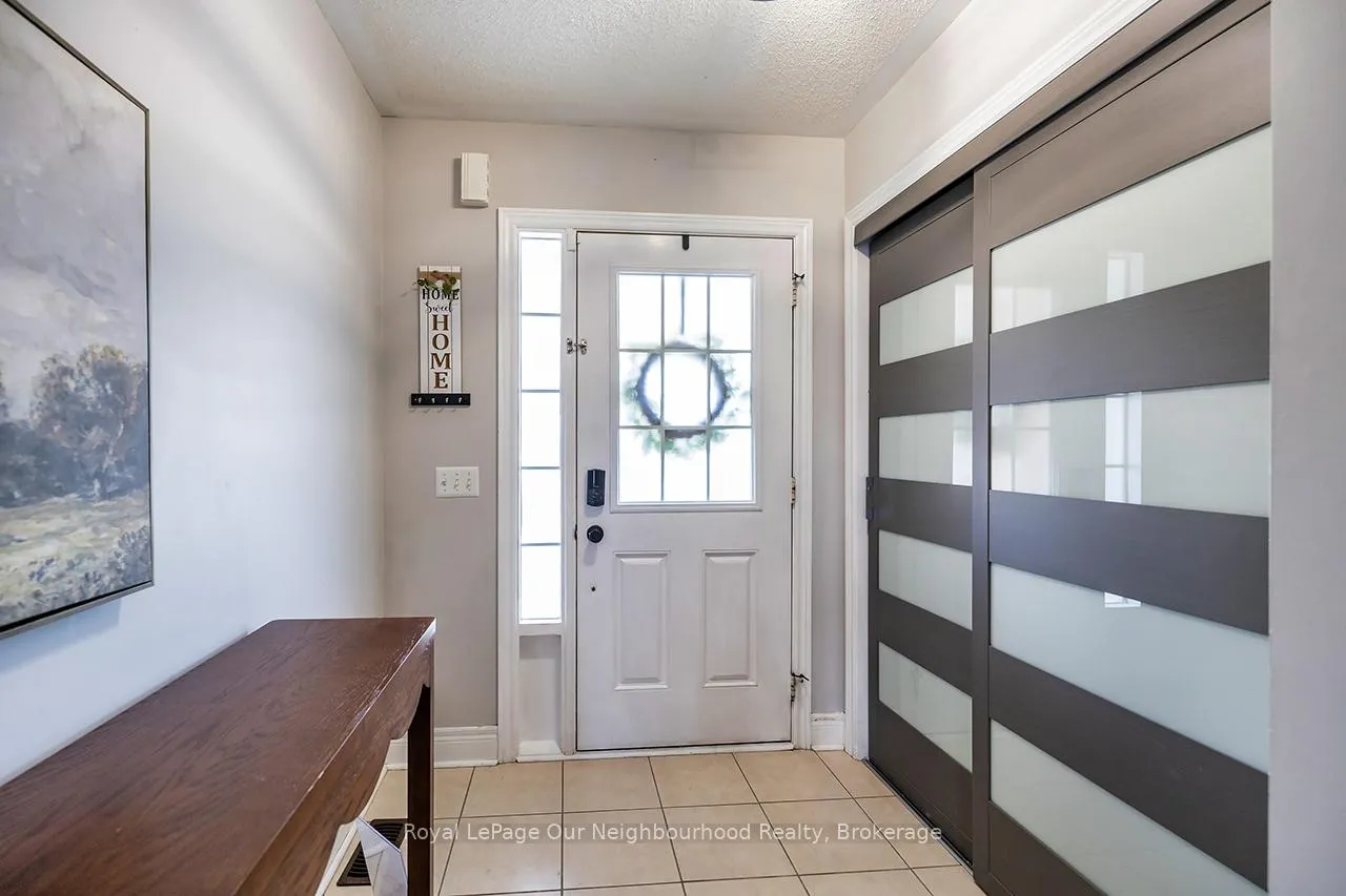 Photo 4 of 53 Kersey Crescent, Clarington, Courtice — HOMEH