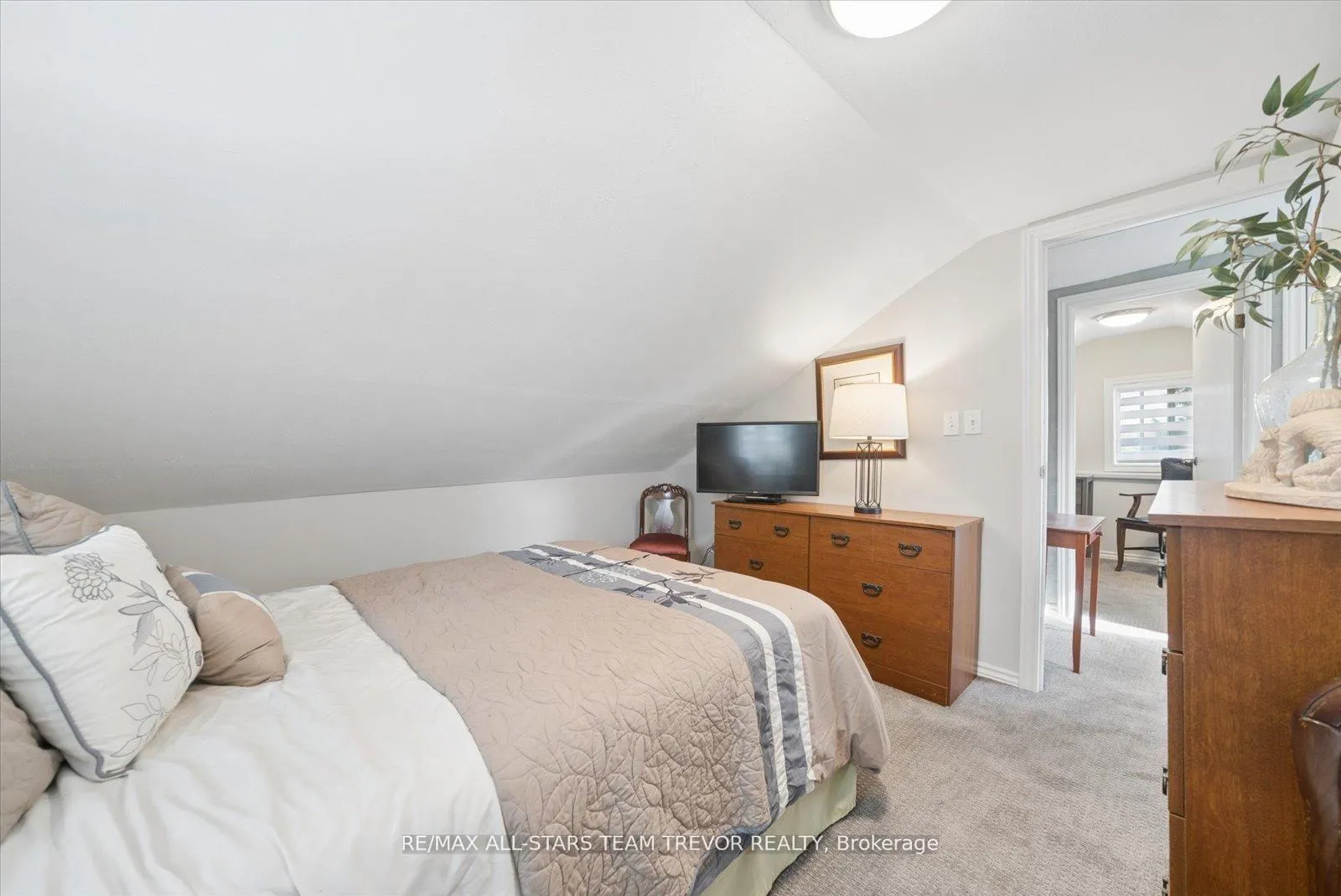 Photo 22 of 24082 Warden Avenue, Georgina, Belhaven — HOMEH