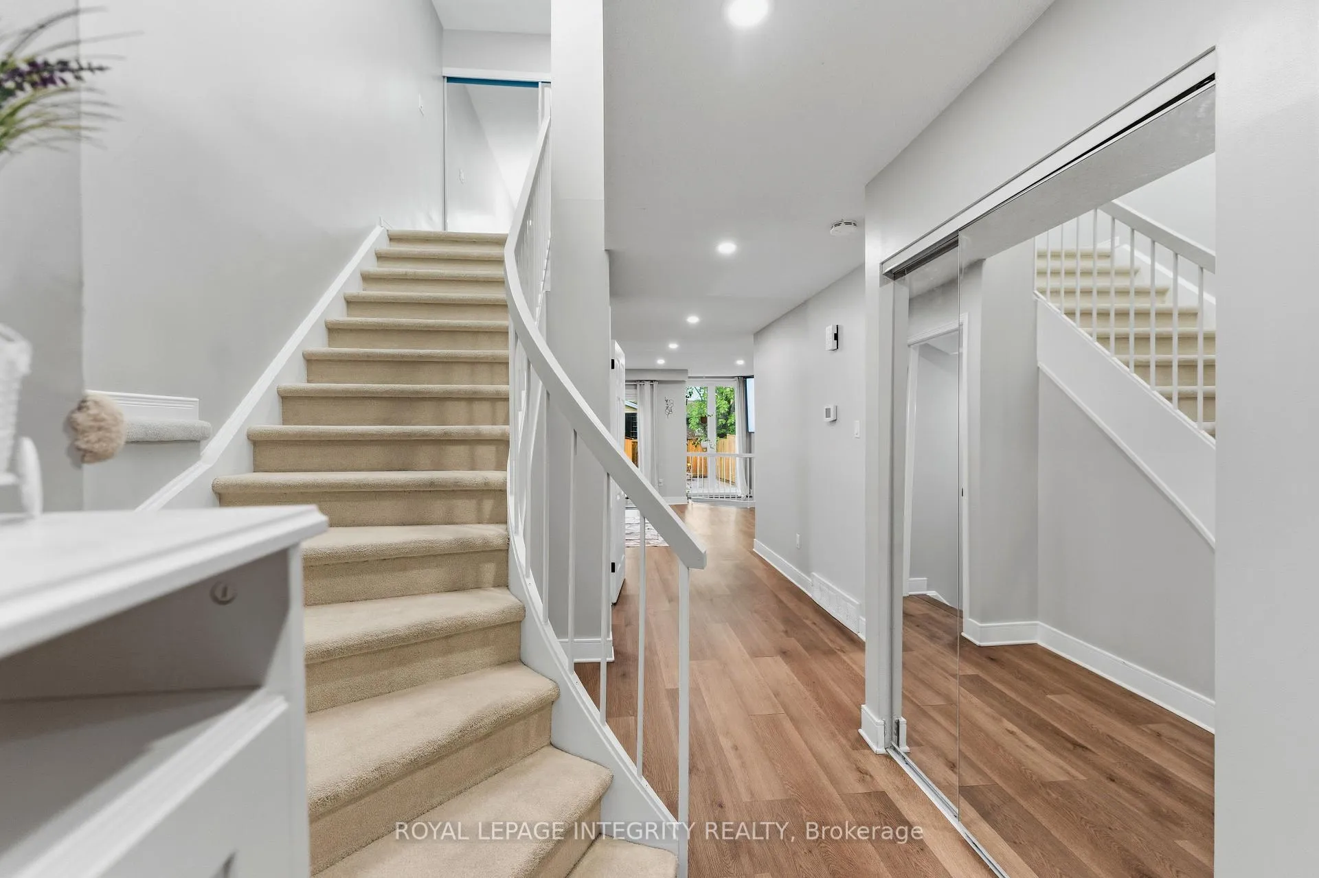 Photo 5 of 89 Burlington Crescent, Ottawa, Hunt Club Park/Greenboro — HOMEH