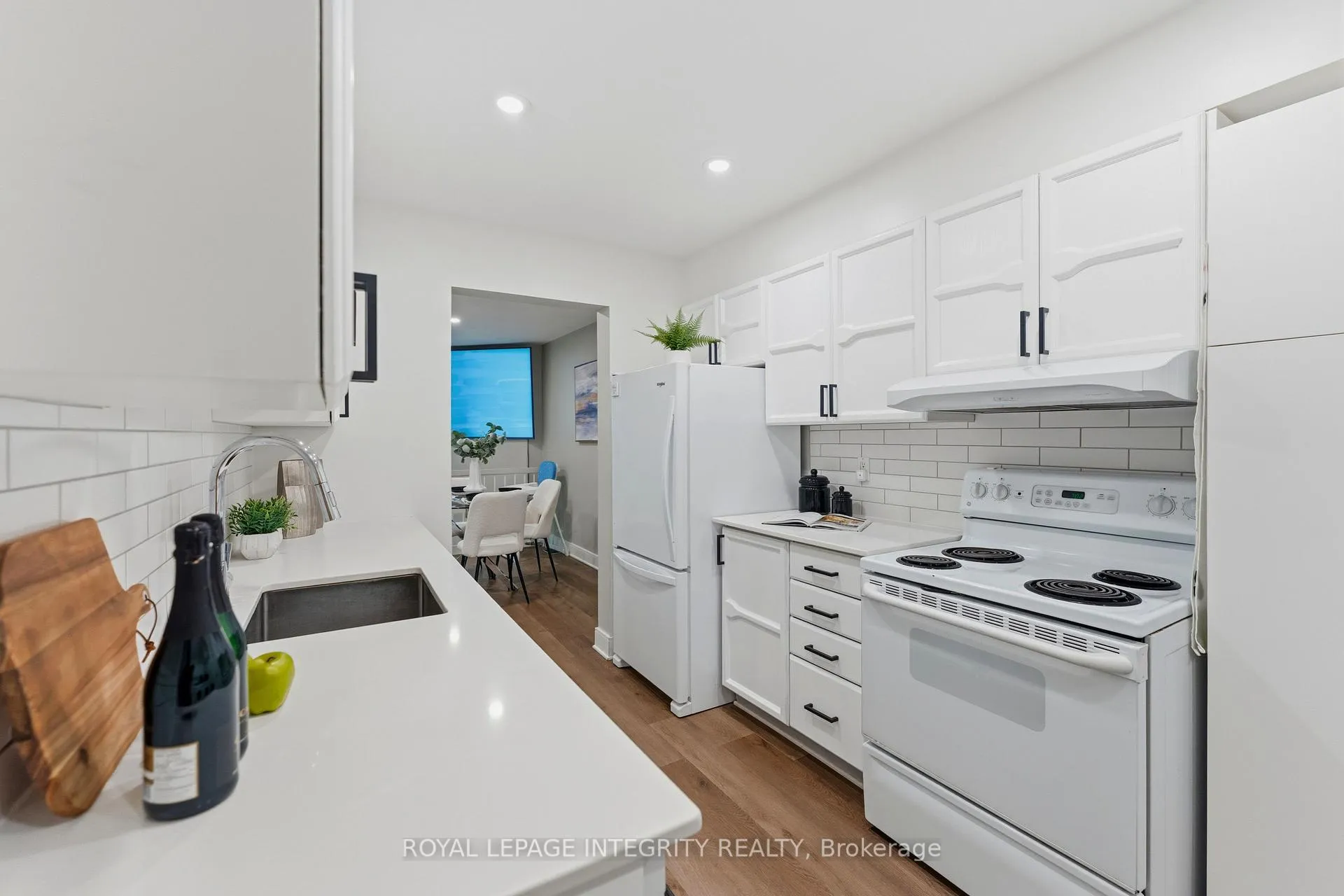 Photo 9 of 89 Burlington Crescent, Ottawa, Hunt Club Park/Greenboro — HOMEH