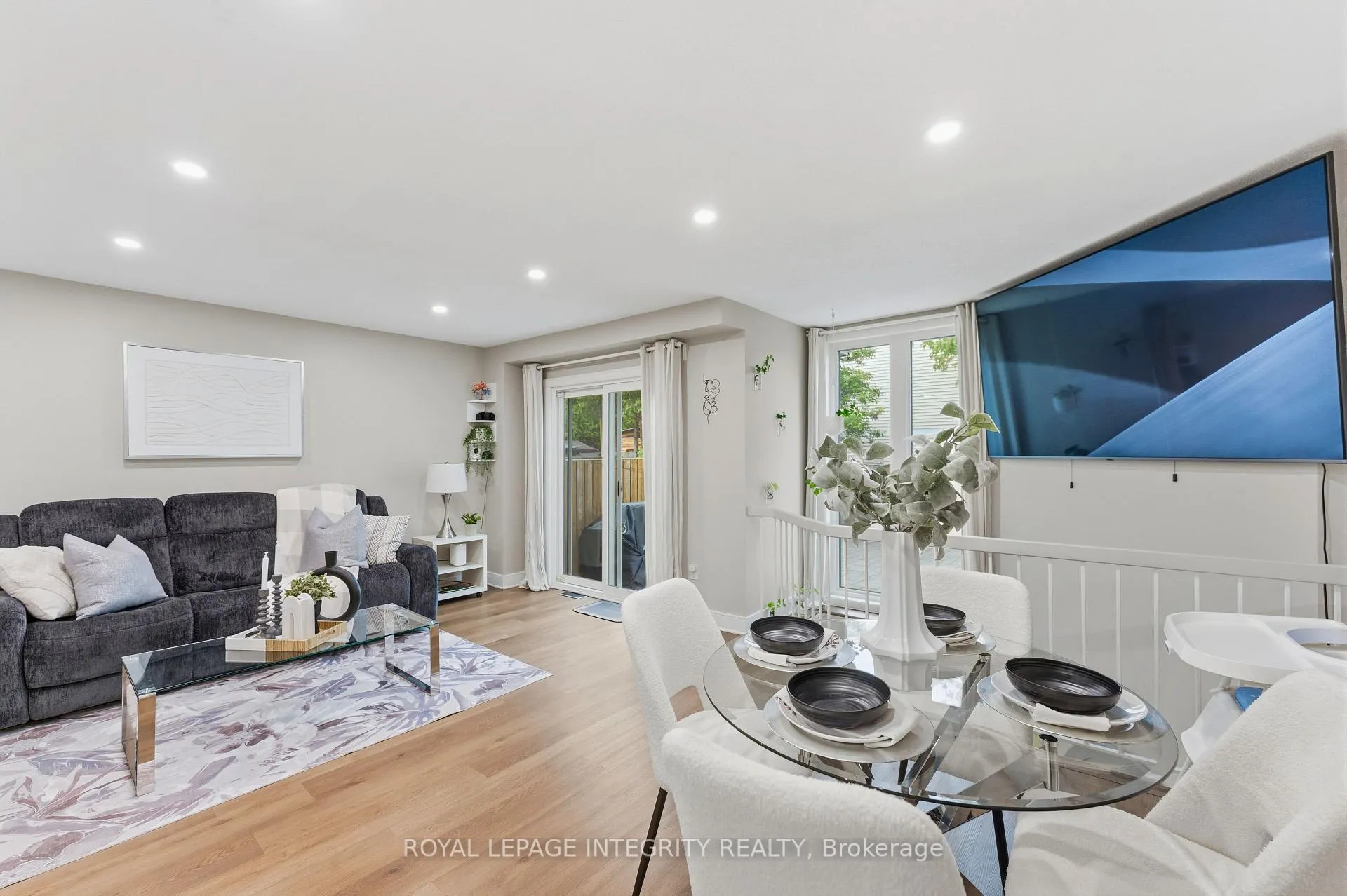 Photo 11 of 89 Burlington Crescent, Ottawa, Hunt Club Park/Greenboro — HOMEH
