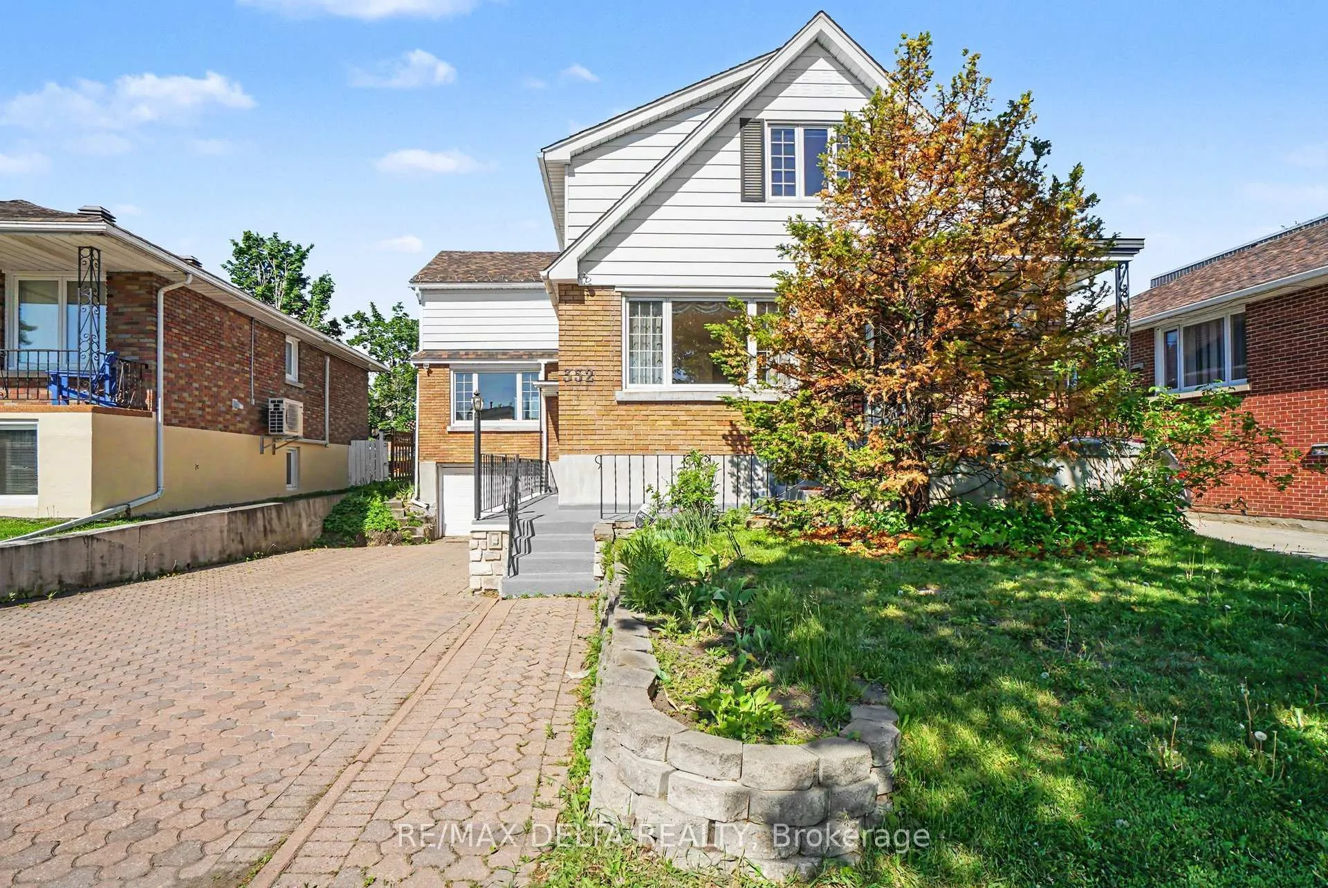 Photo 2 of 352 Lacasse Avenue, Ottawa, Vanier — HOMEH