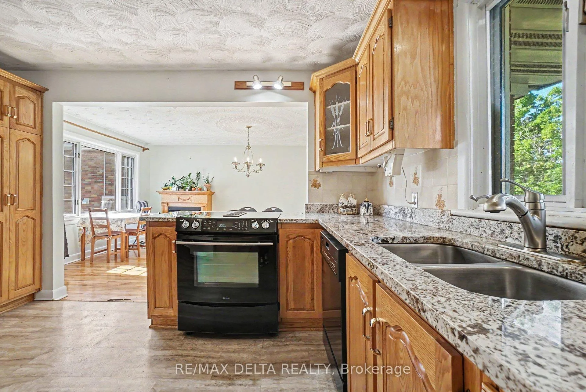 Photo 12 of 352 Lacasse Avenue, Ottawa, Vanier — HOMEH