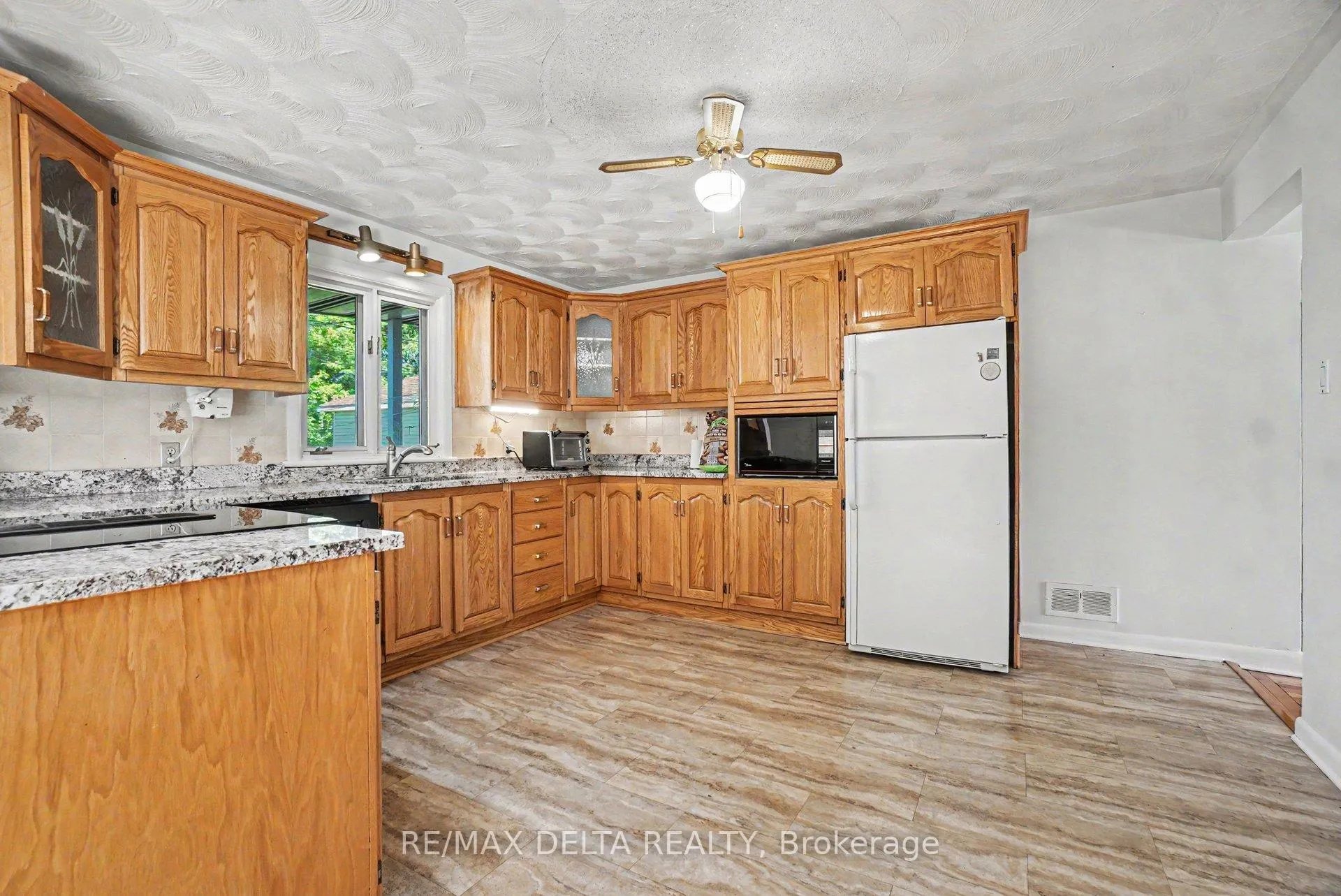 Photo 13 of 352 Lacasse Avenue, Ottawa, Vanier — HOMEH