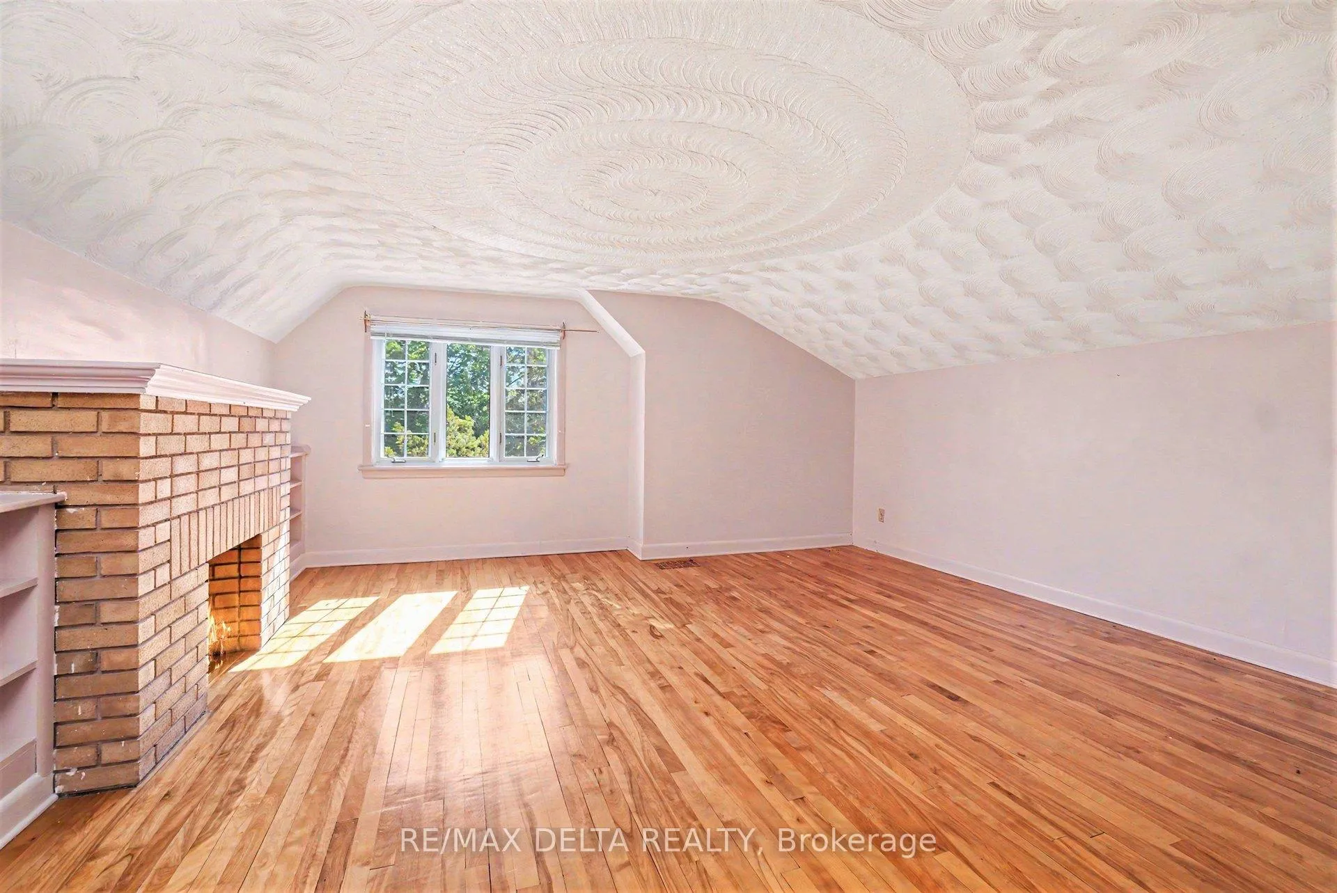 Photo 16 of 352 Lacasse Avenue, Ottawa, Vanier — HOMEH