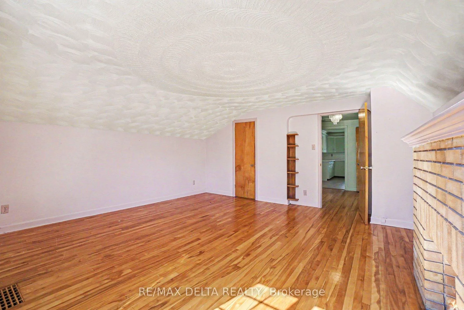 Photo 18 of 352 Lacasse Avenue, Ottawa, Vanier — HOMEH