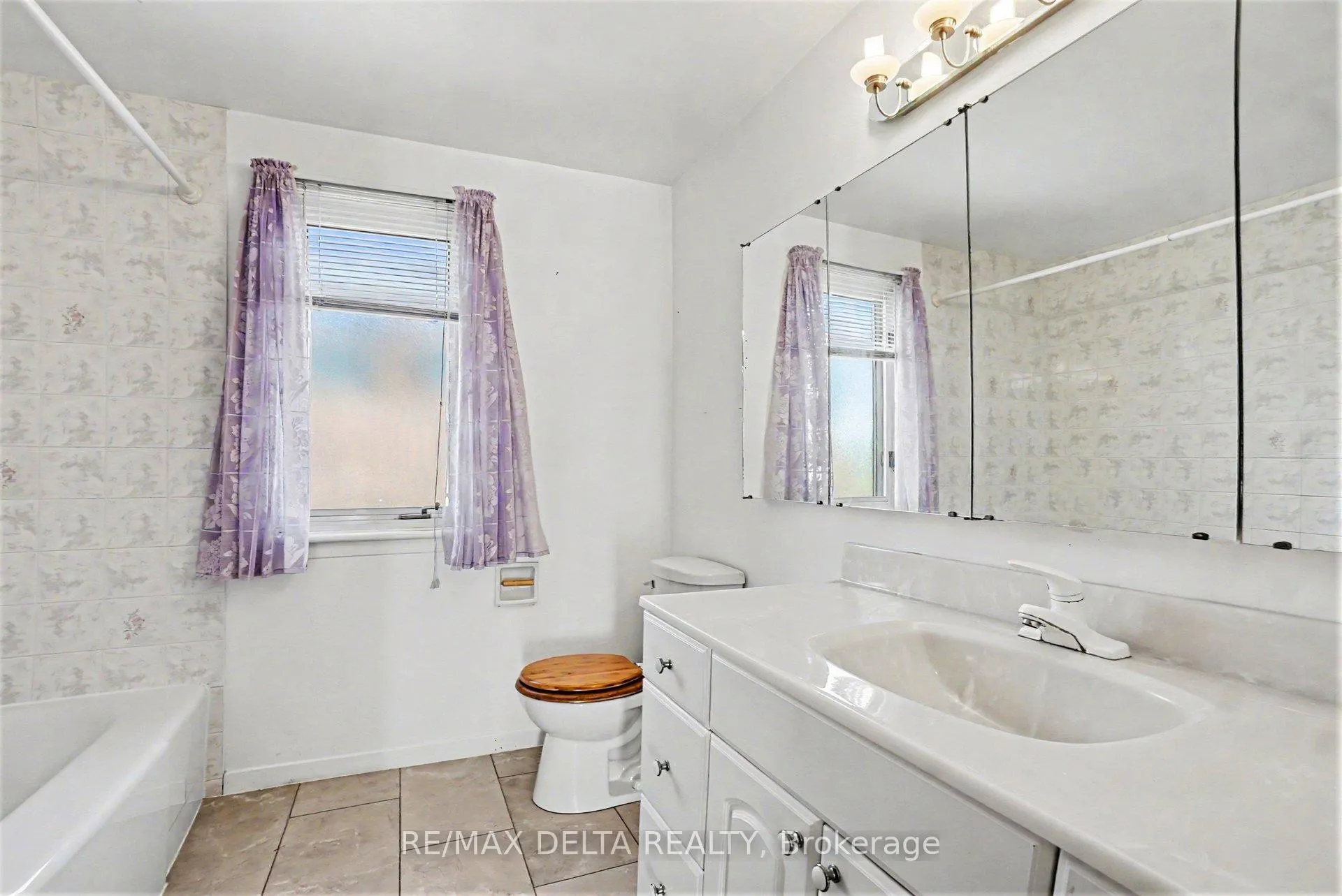 Photo 24 of 352 Lacasse Avenue, Ottawa, Vanier — HOMEH