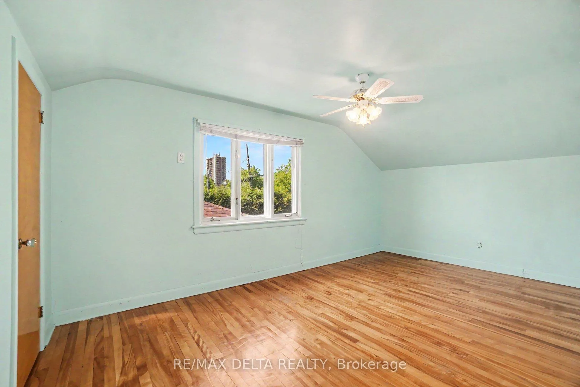 Photo 25 of 352 Lacasse Avenue, Ottawa, Vanier — HOMEH